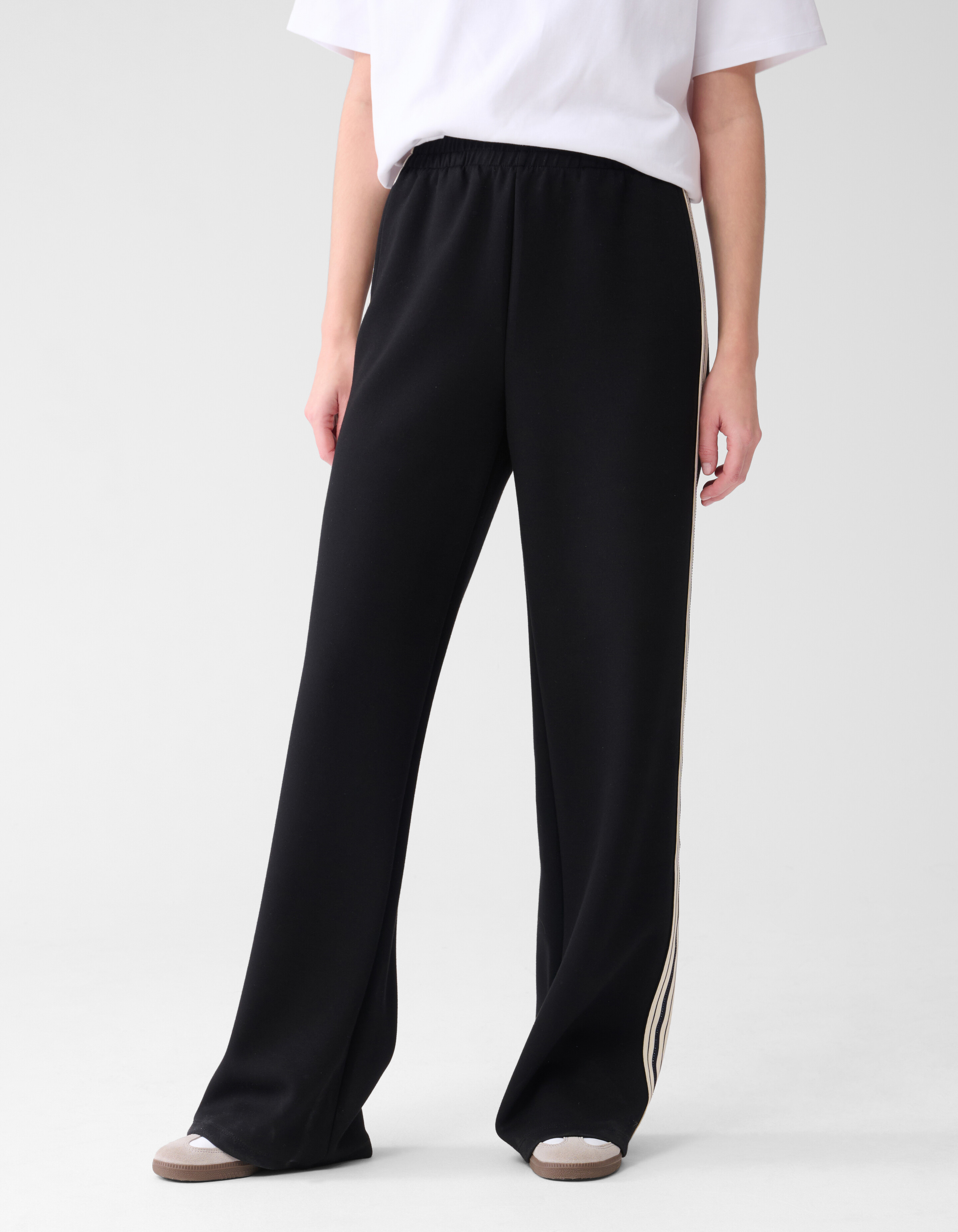 Sportliche Hose mit weitem Bein Schwarz SHOEBY WOMEN