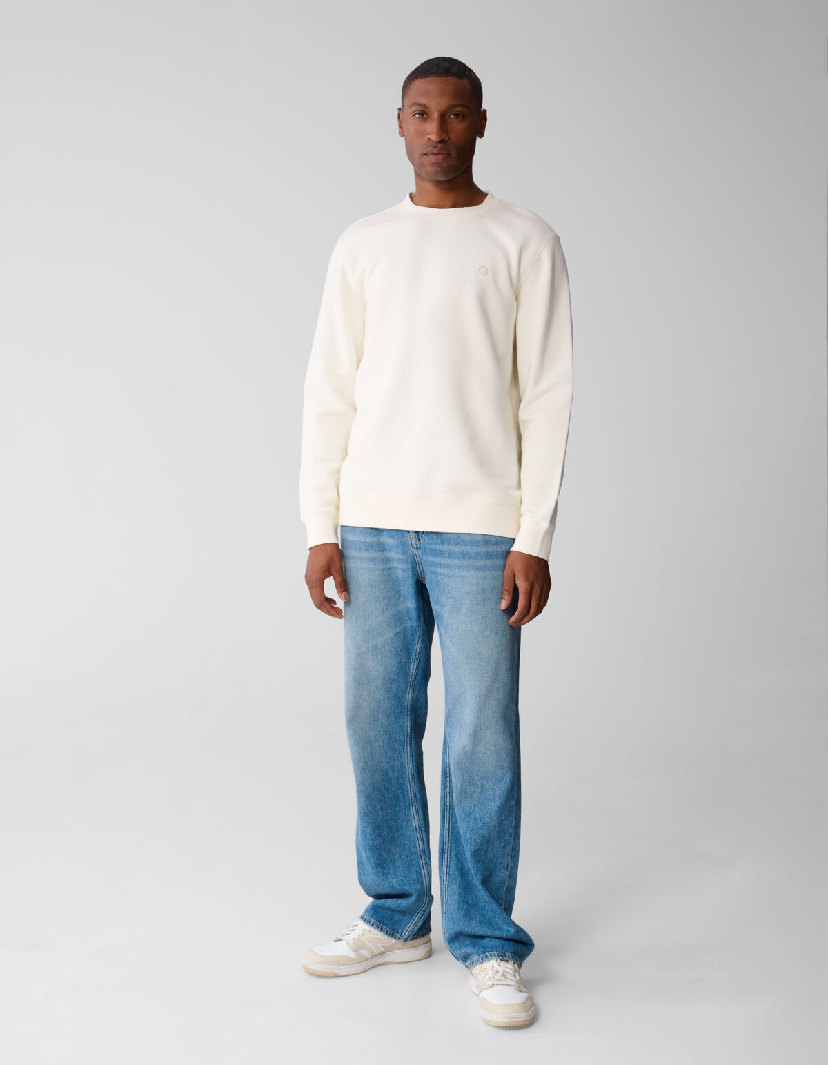 Pullover mit Abzeichen in Off White SHOEBY MEN