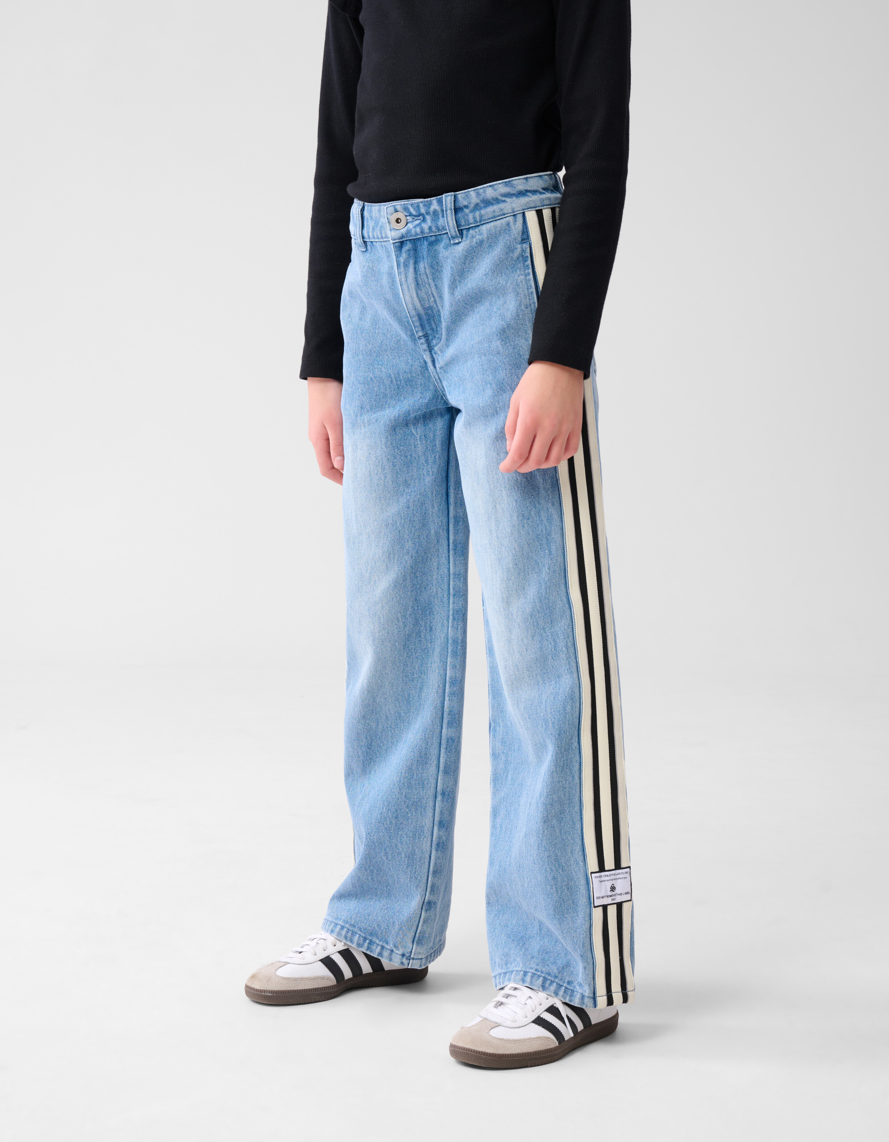 Sportliche Tape Jeans mit weitem Bein Blau SHOEBY GIRLS