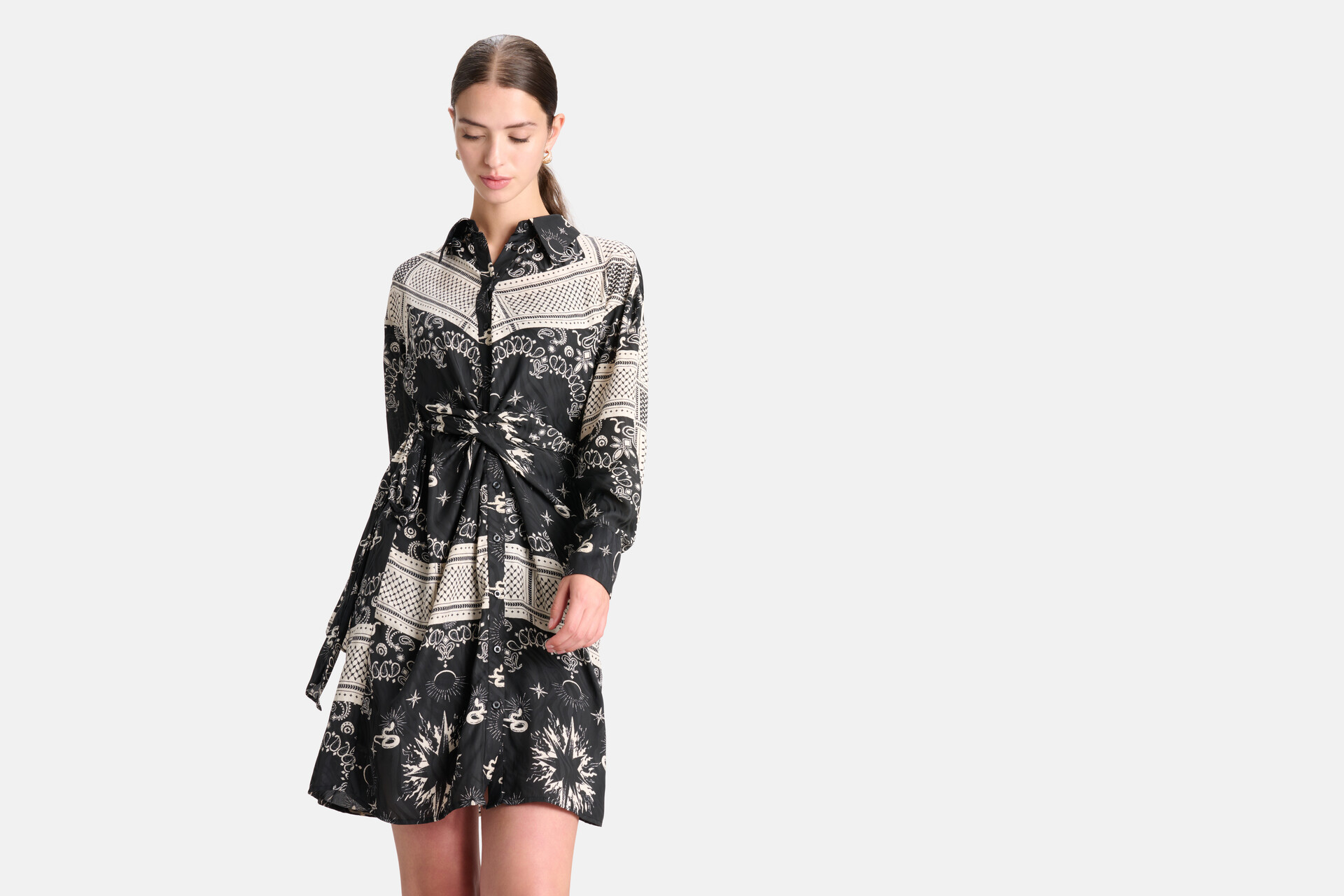 Kleid mit grafischem Druck Schwarz SHOEBY WOMEN