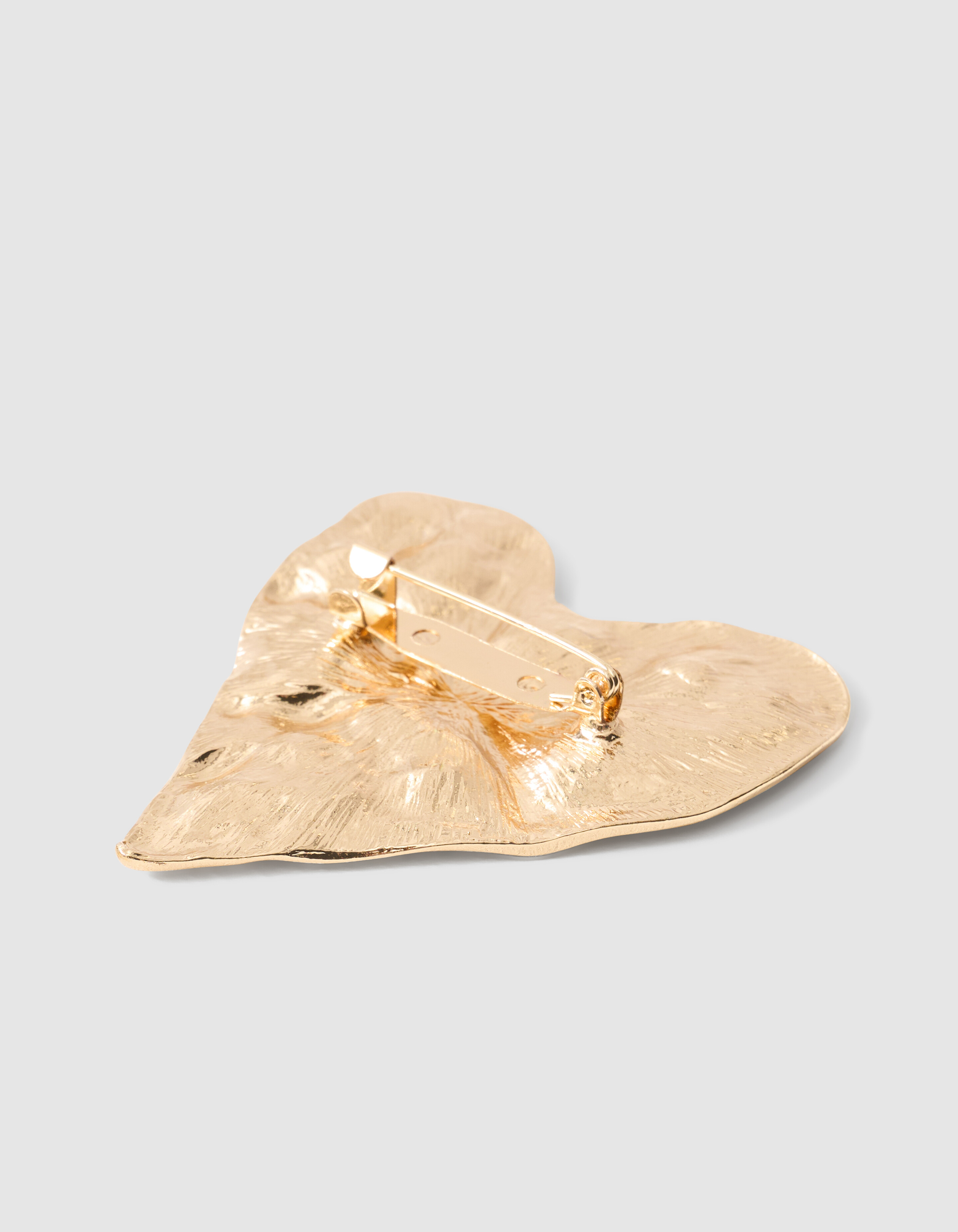 Große gehämmerte Herzbrosche Gold SHOEBY ACCESSOIRES