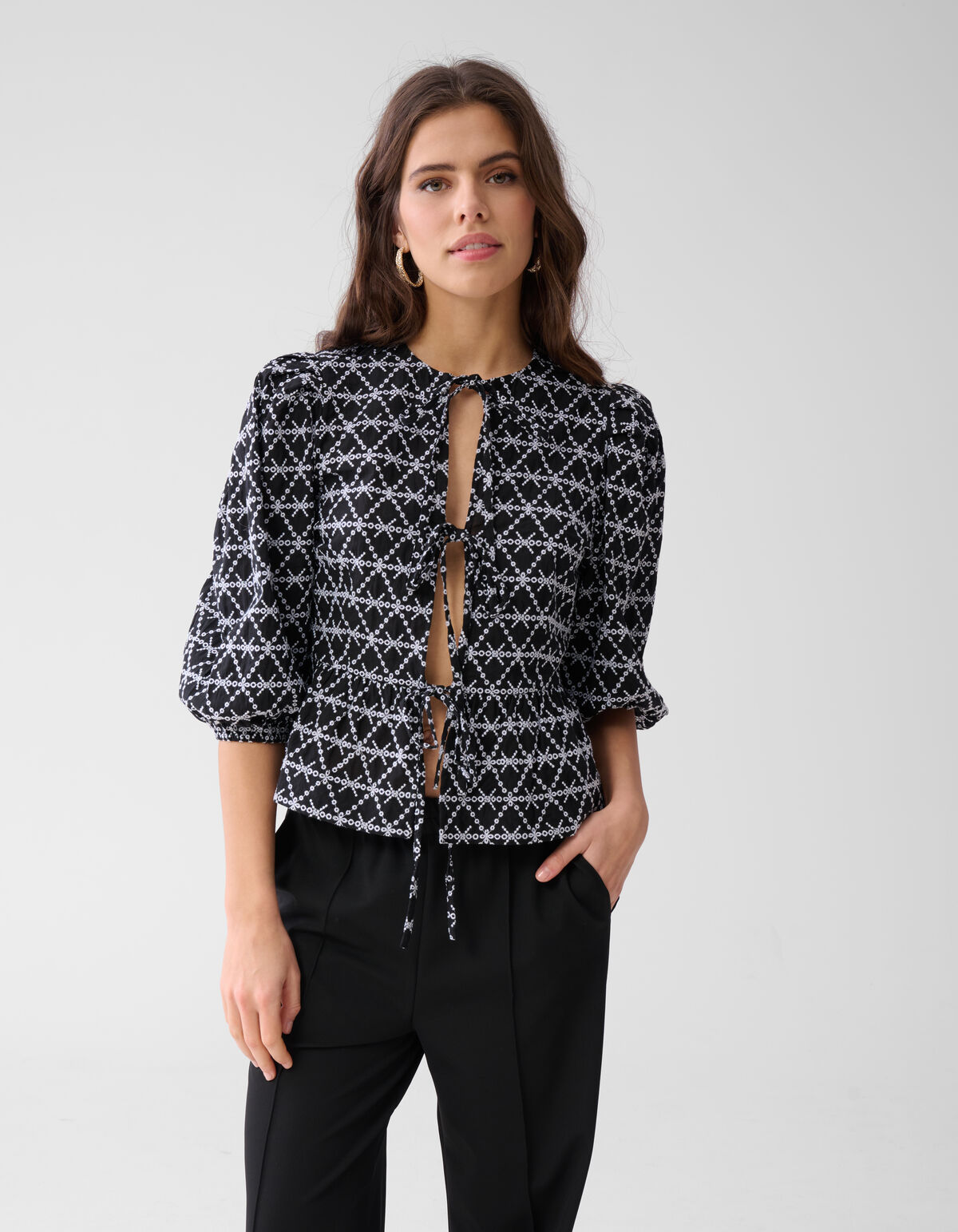 Bedruckte Schleifenbluse Schwarz/Weiß SHOEBY WOMEN
