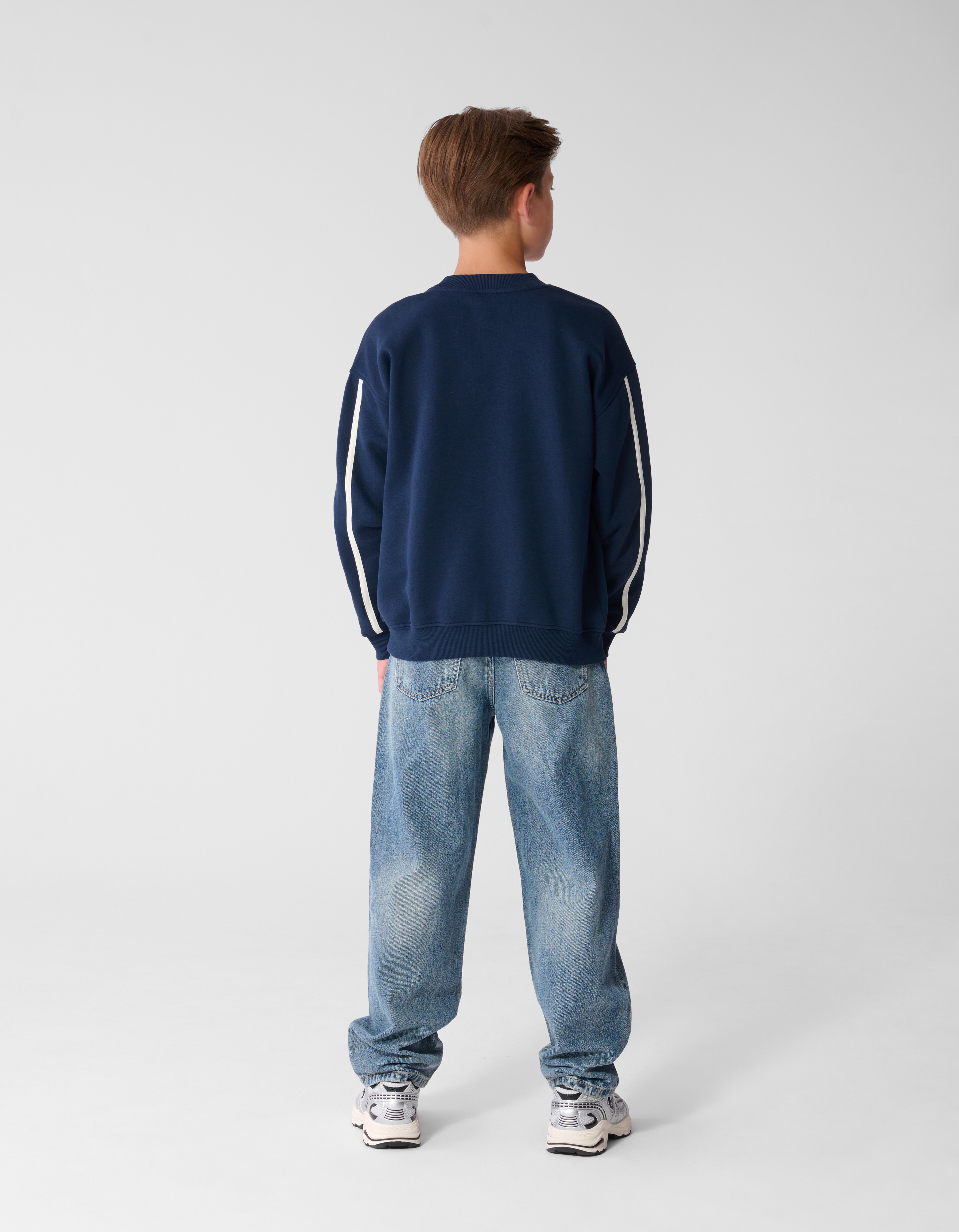 Gestreifter Pullover mit Stickerei Dunkelblau SHOEBY BOYS