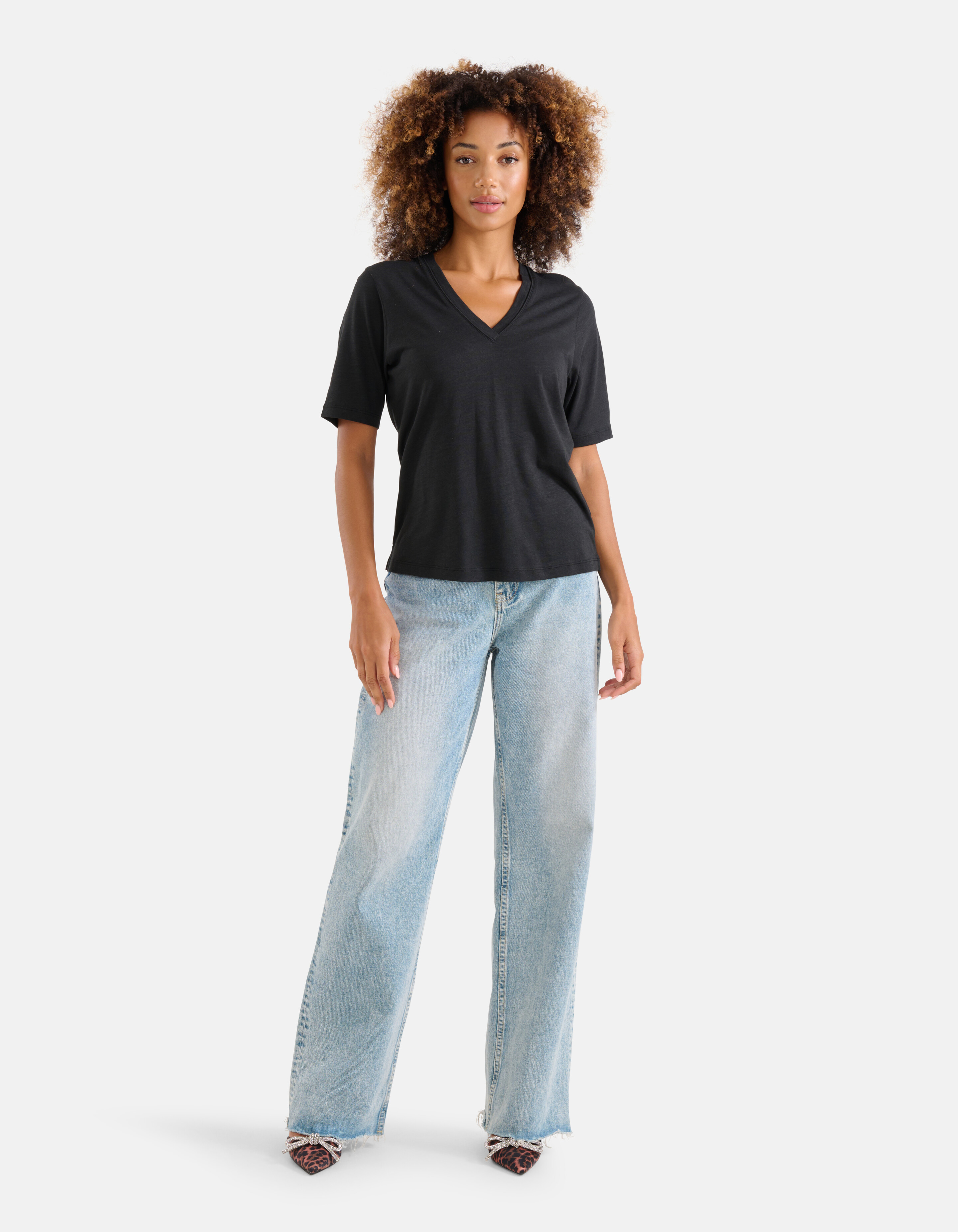 Basic-T-Shirt mit V-Ausschnitt Schwarz SHOEBY WOMEN
