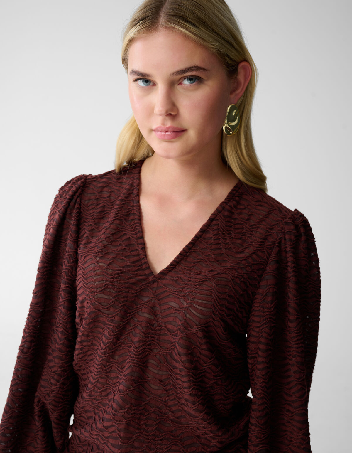 Crinkle-Top mit V-Ausschnitt Braun SHOEBY WOMEN