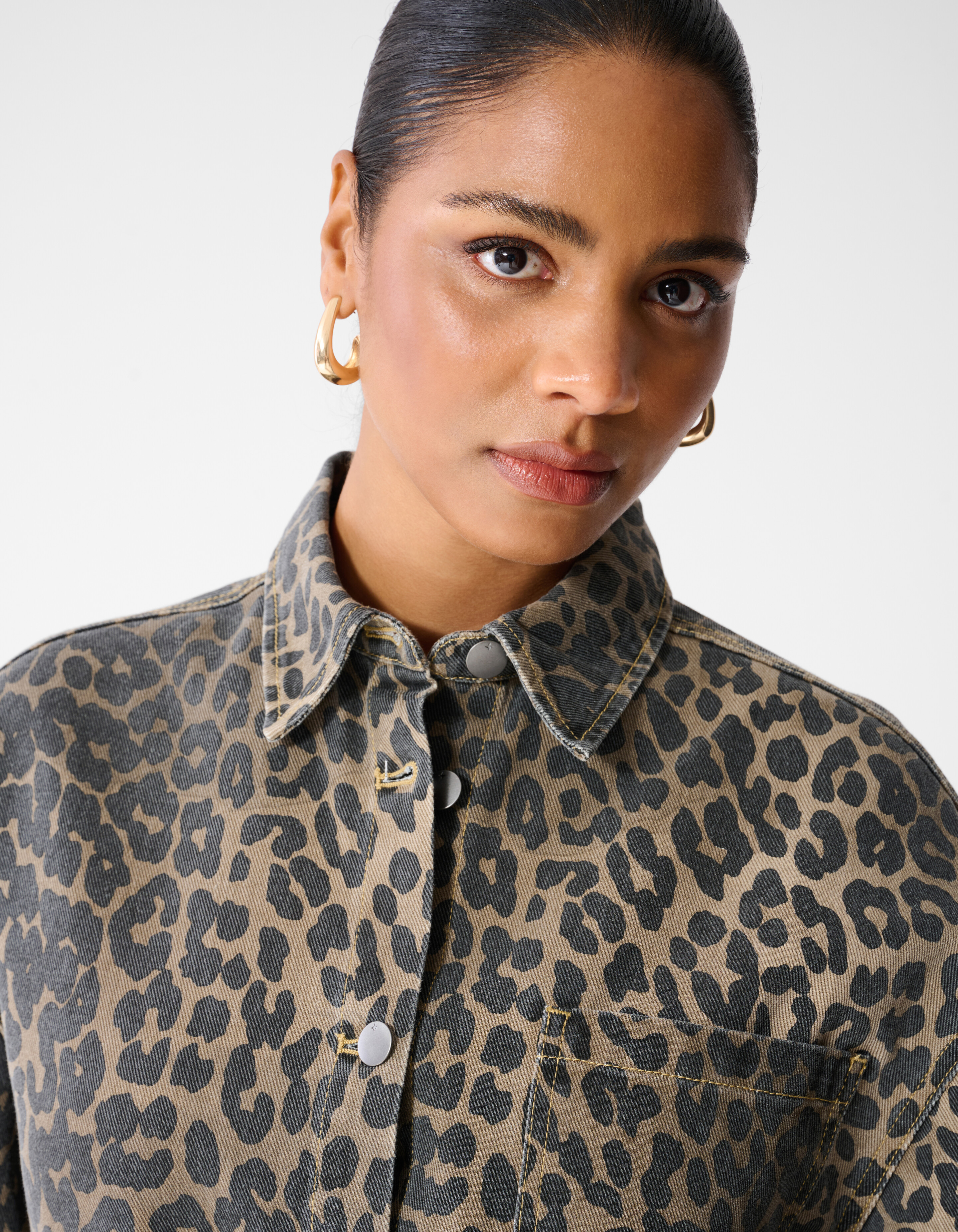 &Uuml;bergro&szlig;e Leopard-Denim-Bluse Braun SHOEBY WOMEN