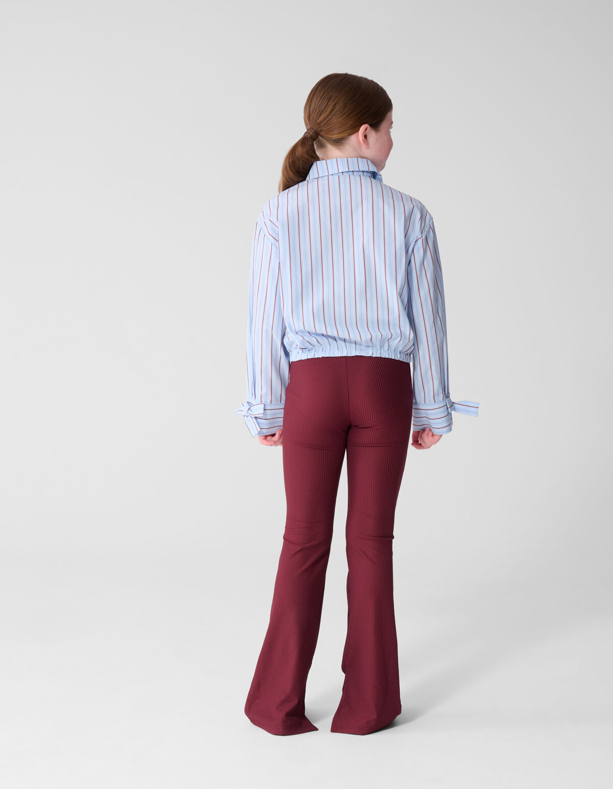 Einfarbige, gerippte Hose mit ausgestelltem Schnit SHOEBY GIRLS