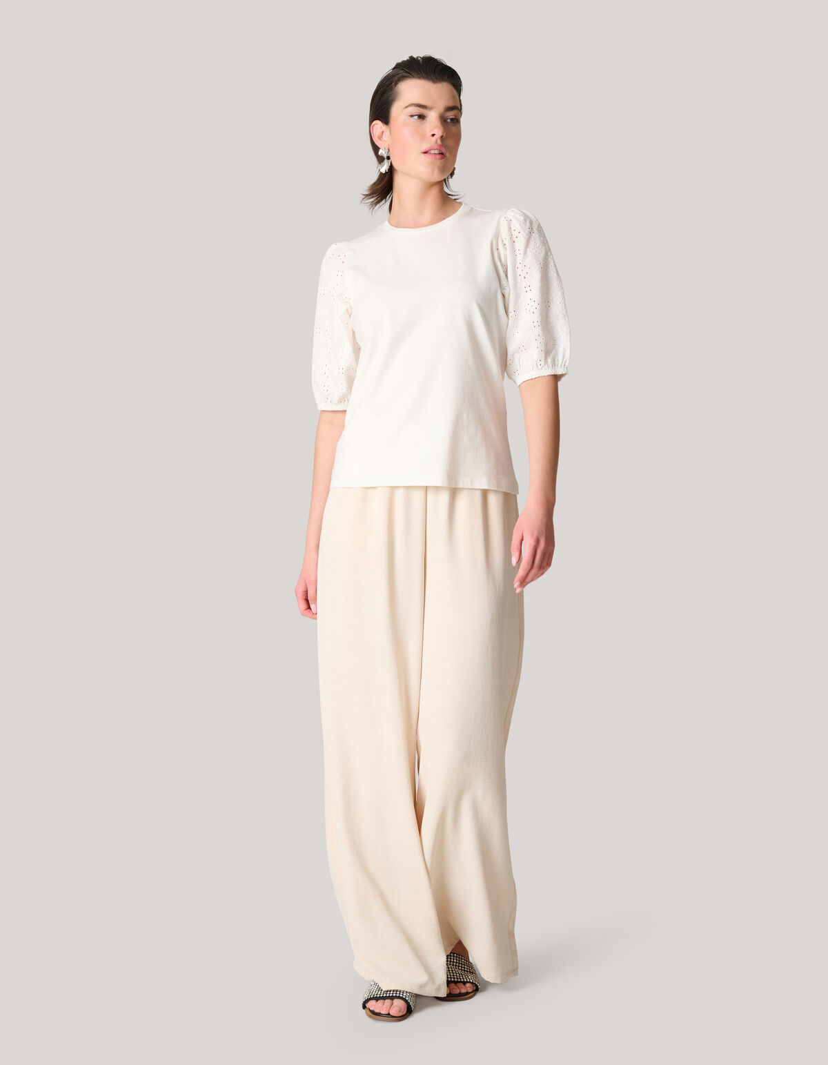 Besticktes T-Shirt mit Puff&auml;rmeln Wei&szlig; SHOEBY WOMEN