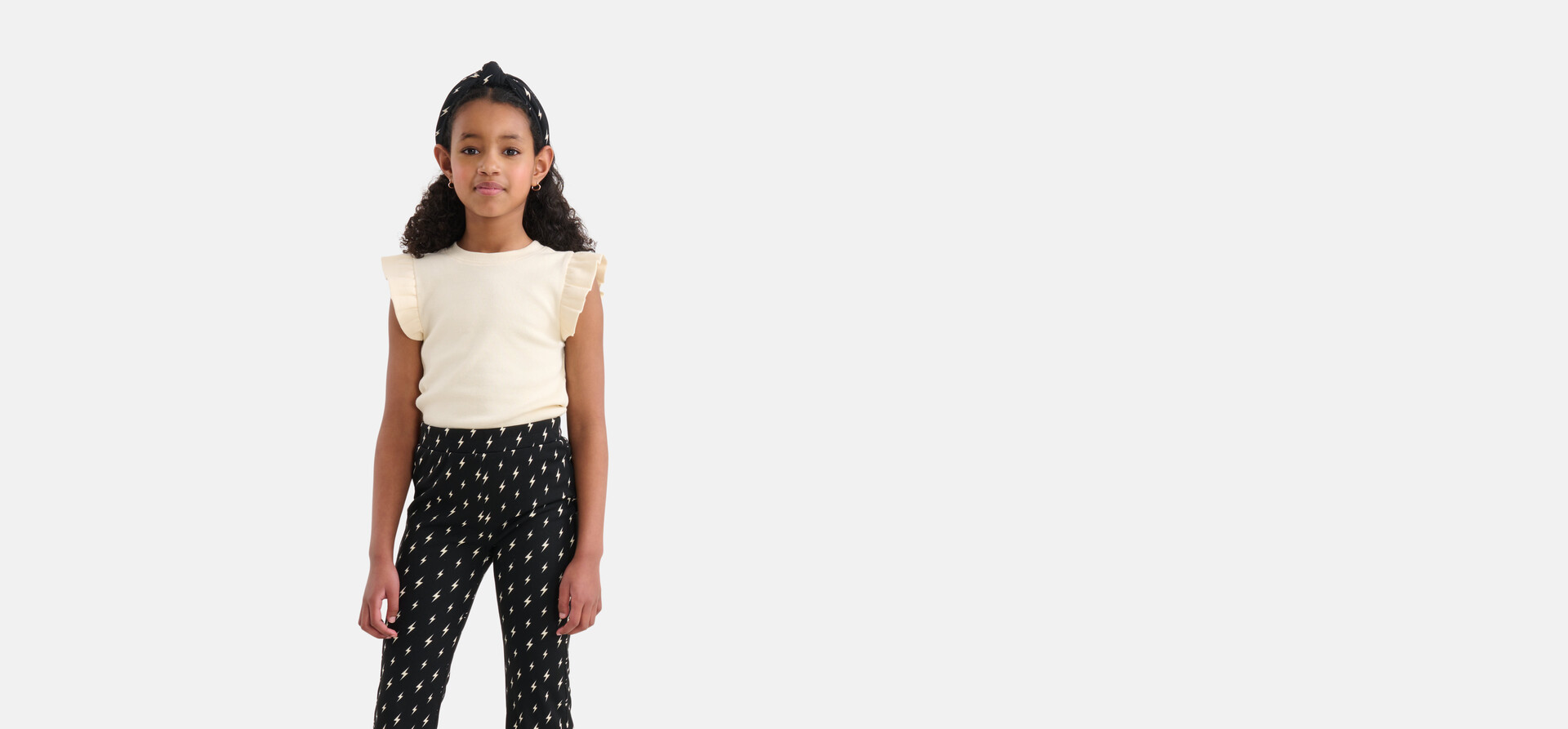 Ruffle Rib Top Off White SHOEBY GIRLS