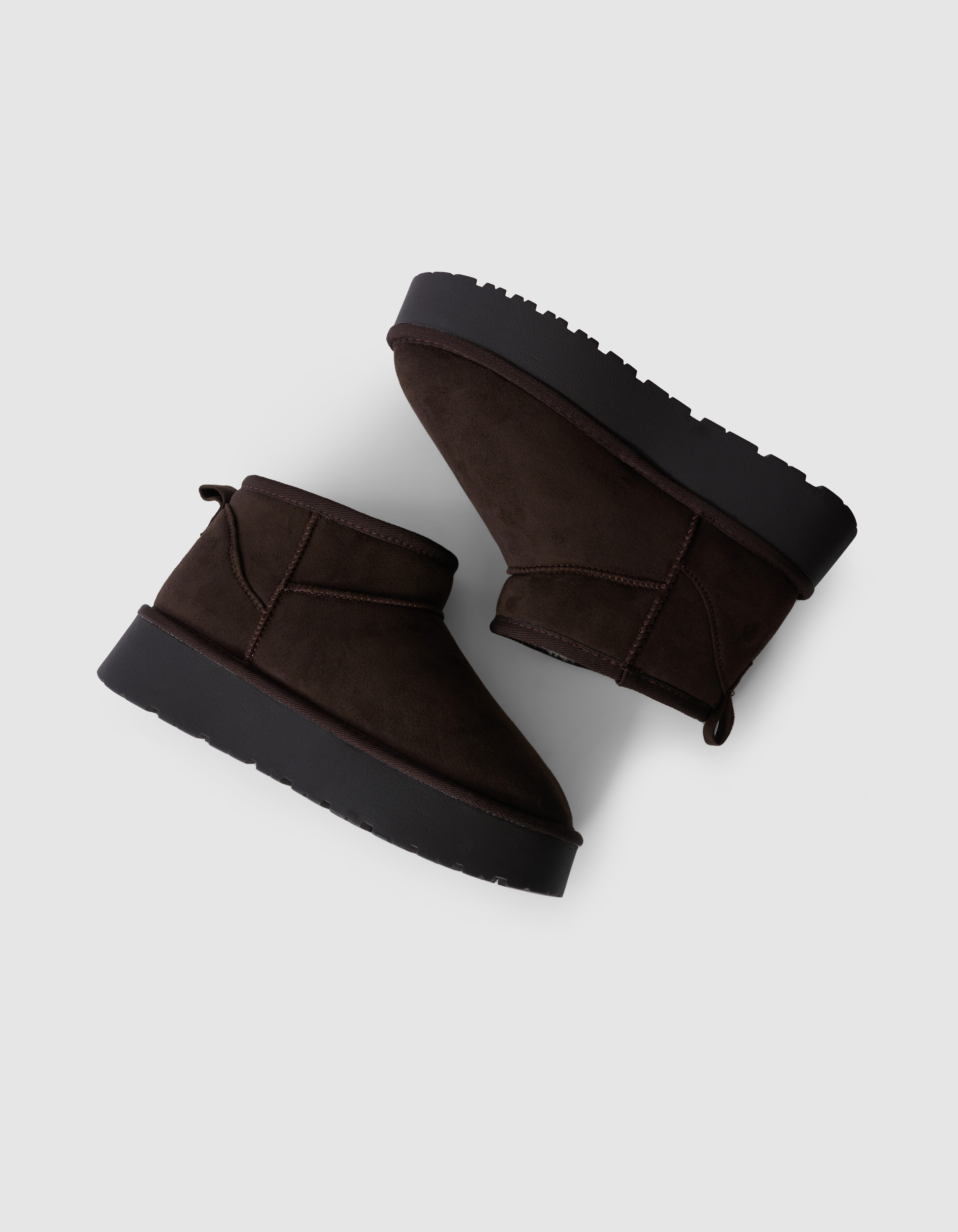 Weiche kurze Stiefel dunkelbraun SHOEBY SHOES