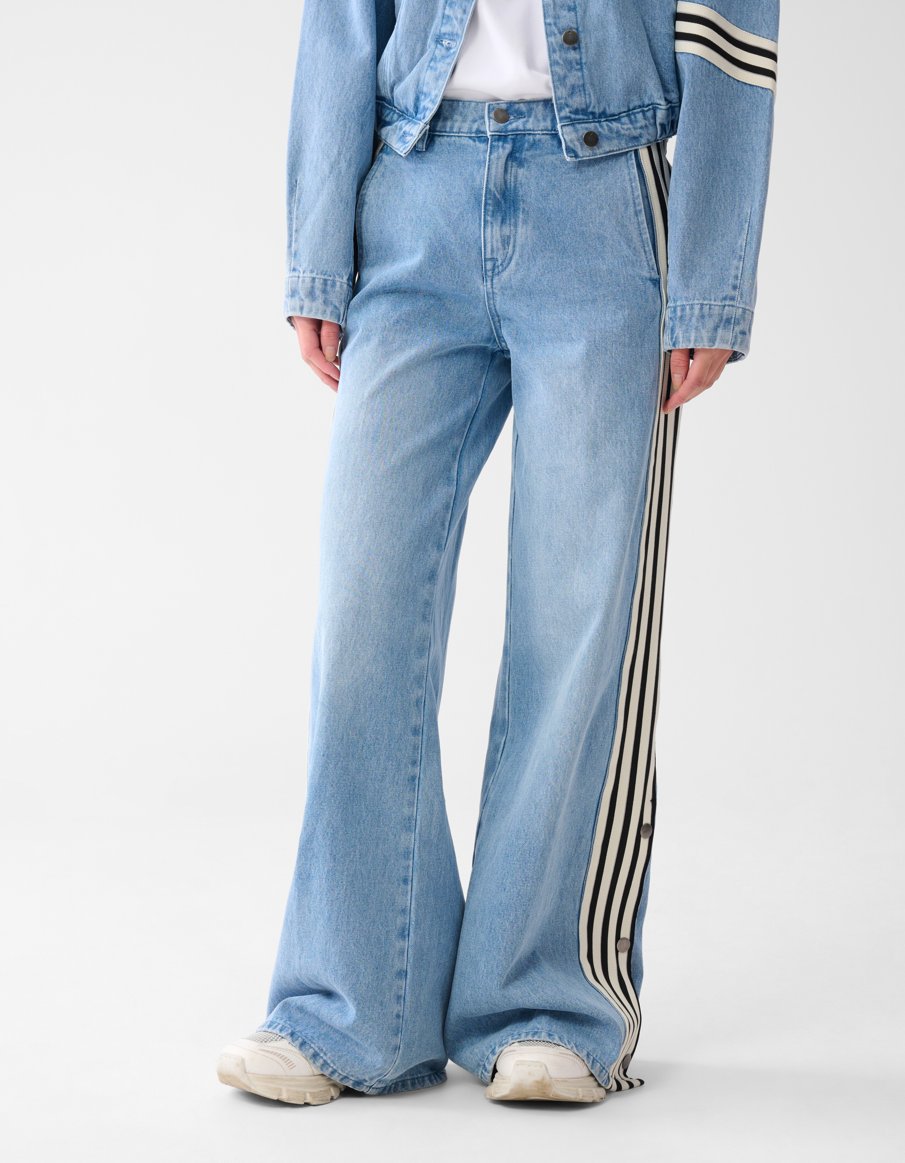 Sportliche Tape Wide Leg Fit Jeans Blau SHOEBY WOMEN