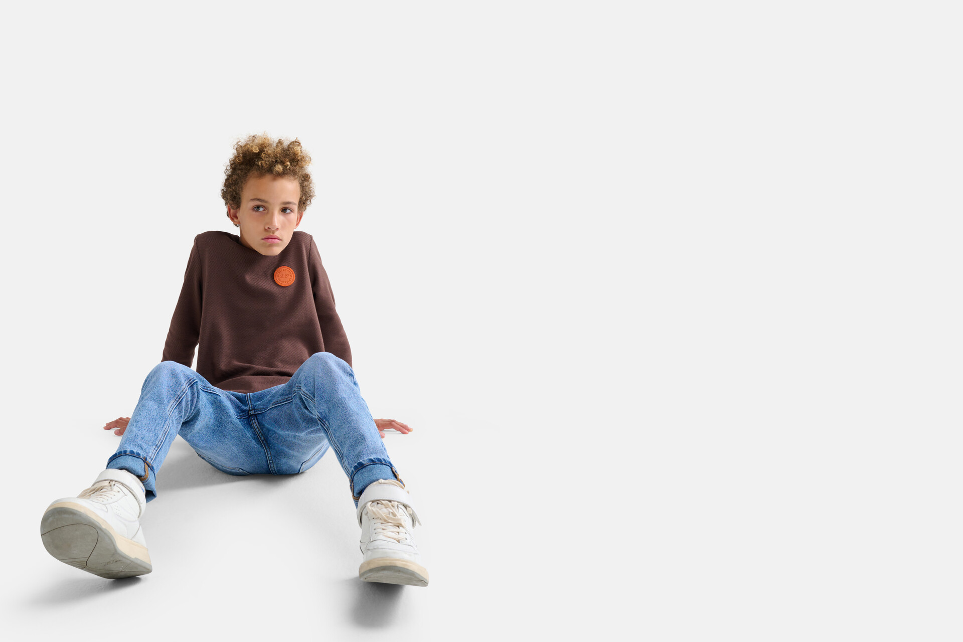 T-Shirt mit Patch Dunkelbraun SHOEBY BOYS