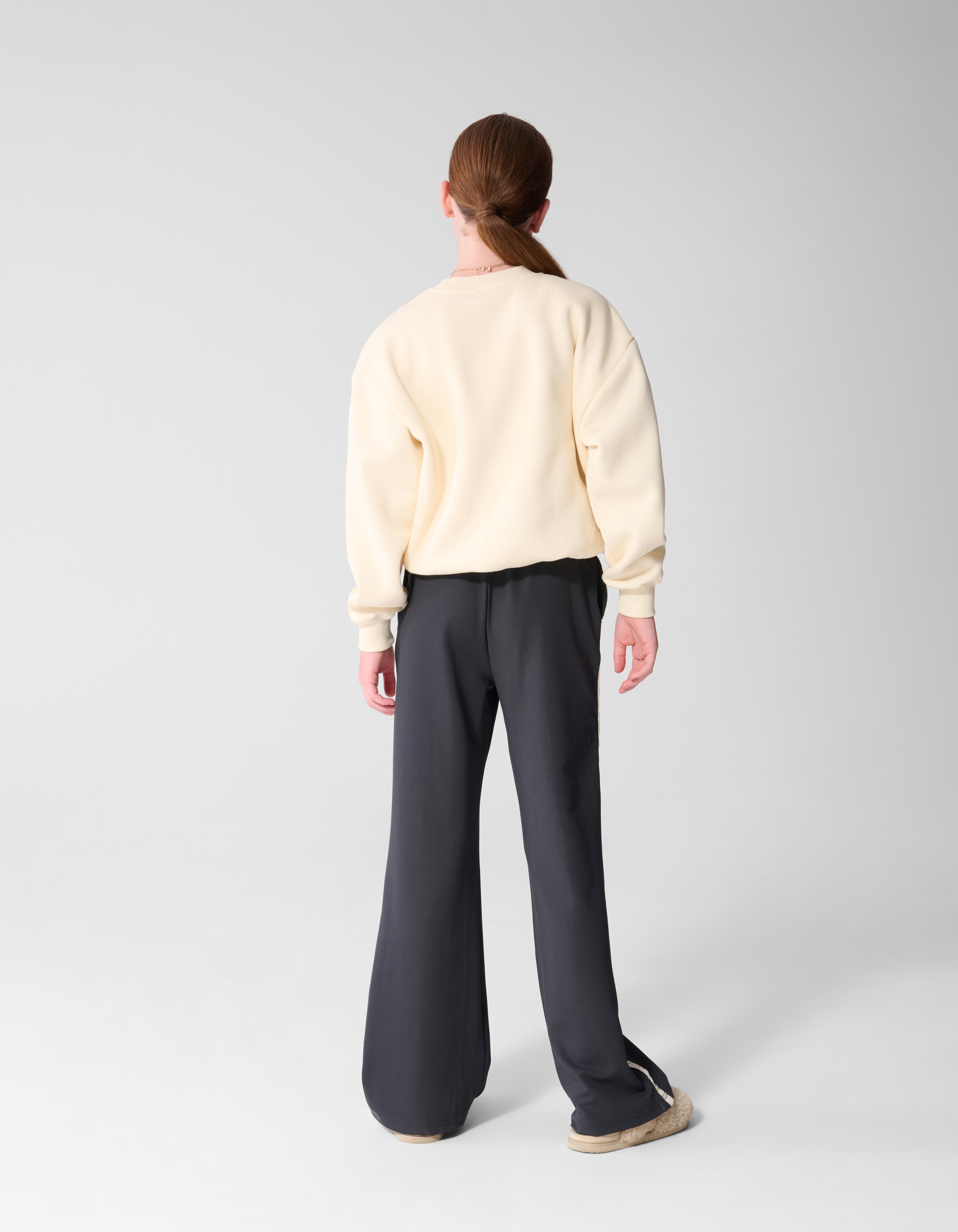 Dunkelgraue, mit Nieten besetzte Weite Hose SHOEBY GIRLS