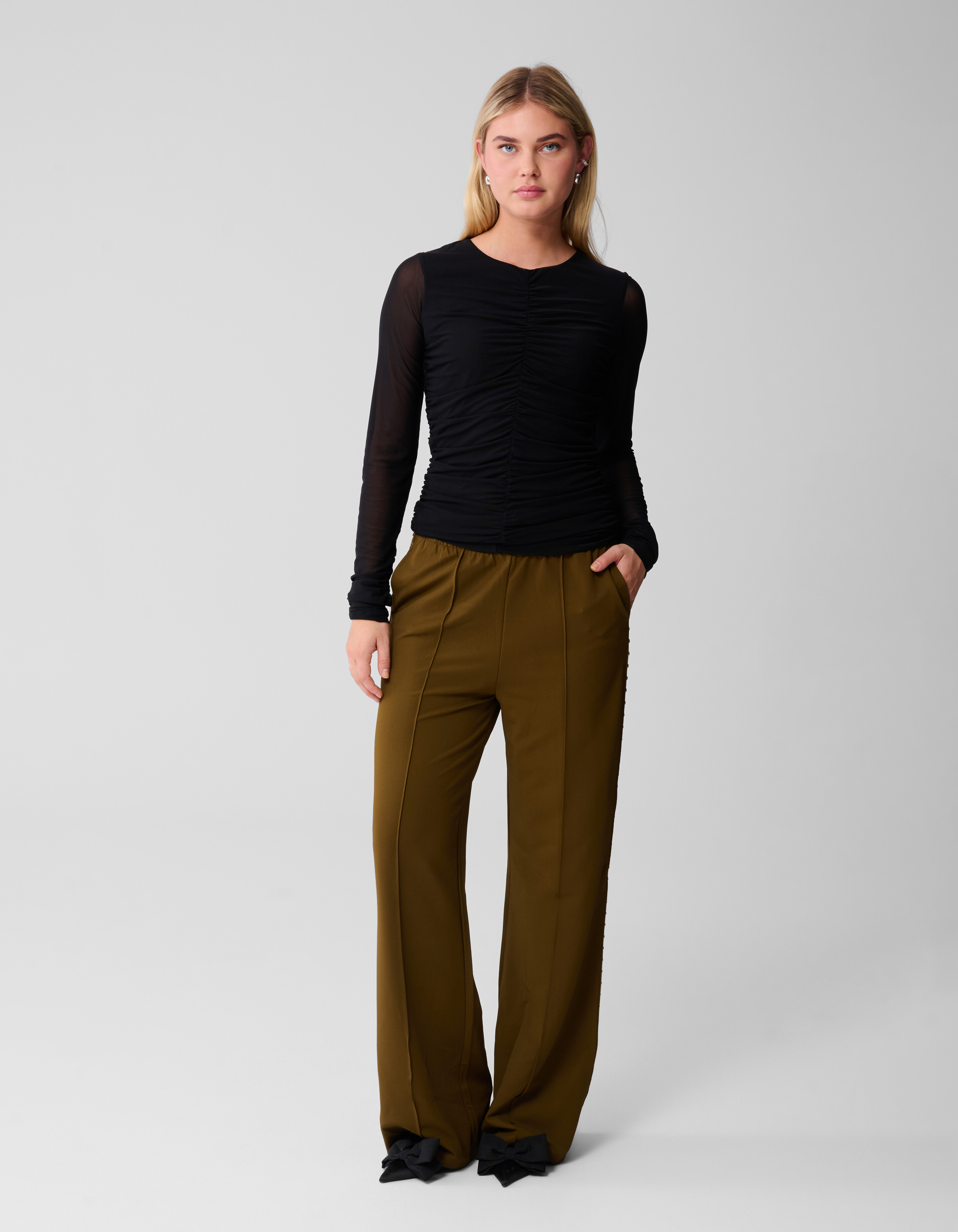 Hose mit weitem Bein und Nietenband in Khaki SHOEBY WOMEN