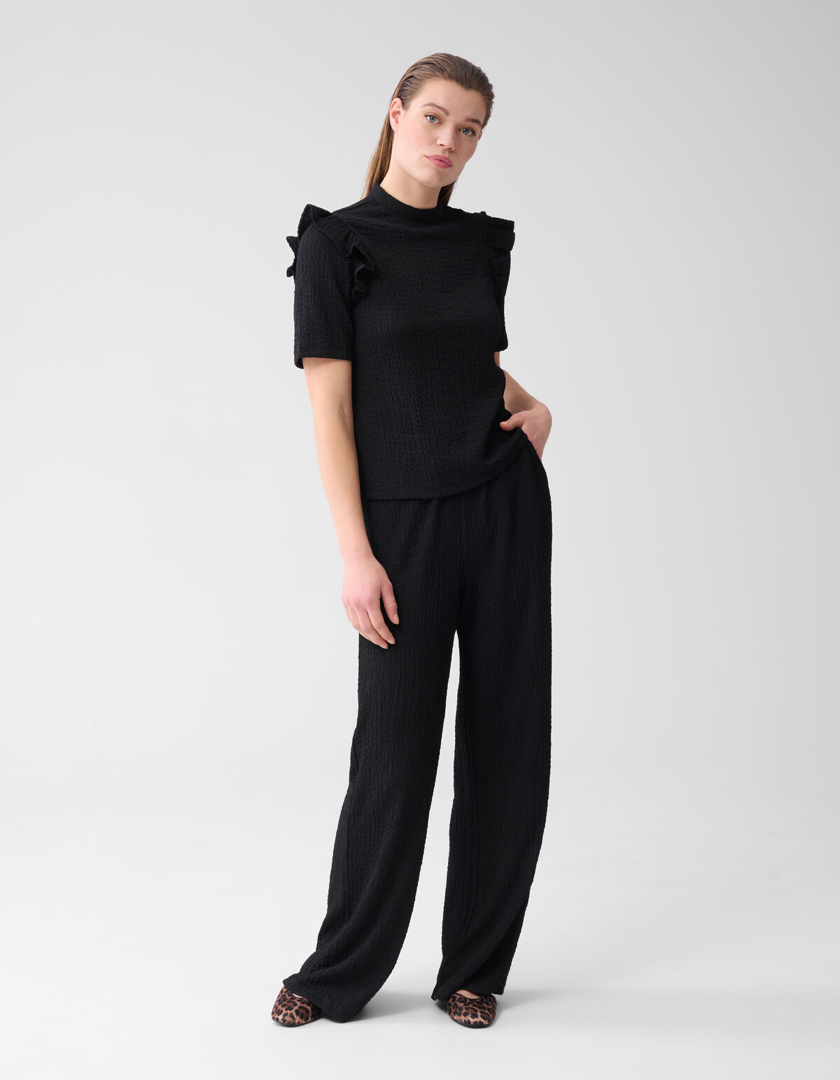 Crinkle Ruffle Top Schwarz SHOEBY WOMEN
