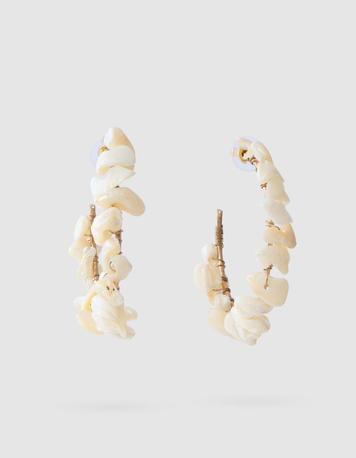 Muschel-Reifenohrringe Off White SHOEBY ACCESSOIRES