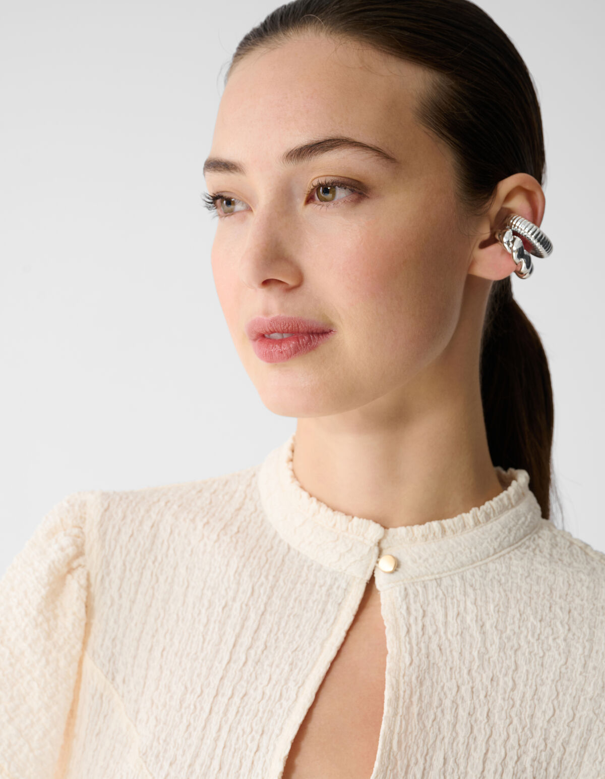 Crinkle Ruffle Top Off-White SHOEBY WOMEN