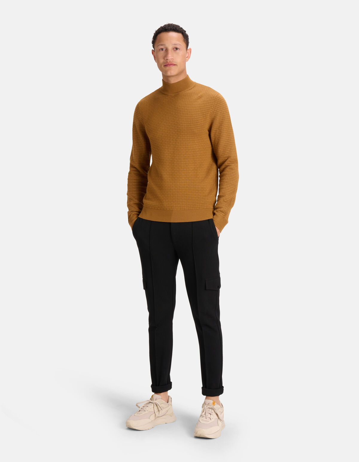 Rollkragenpullover mit Blockmuster Braun SHOEBY MEN