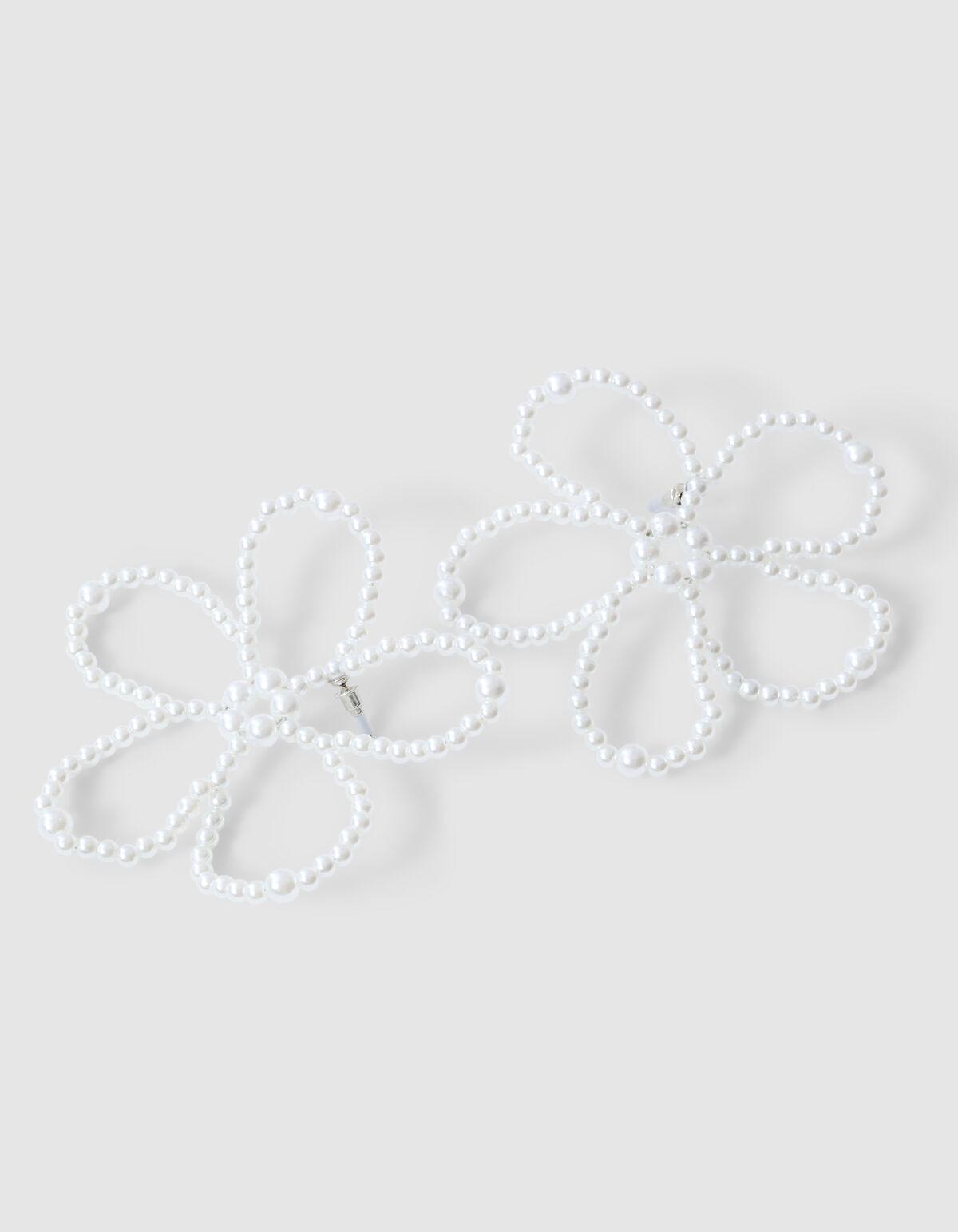 Große Blumen Ohrringe Gebrochen Weiß SHOEBY ACCESSOIRES