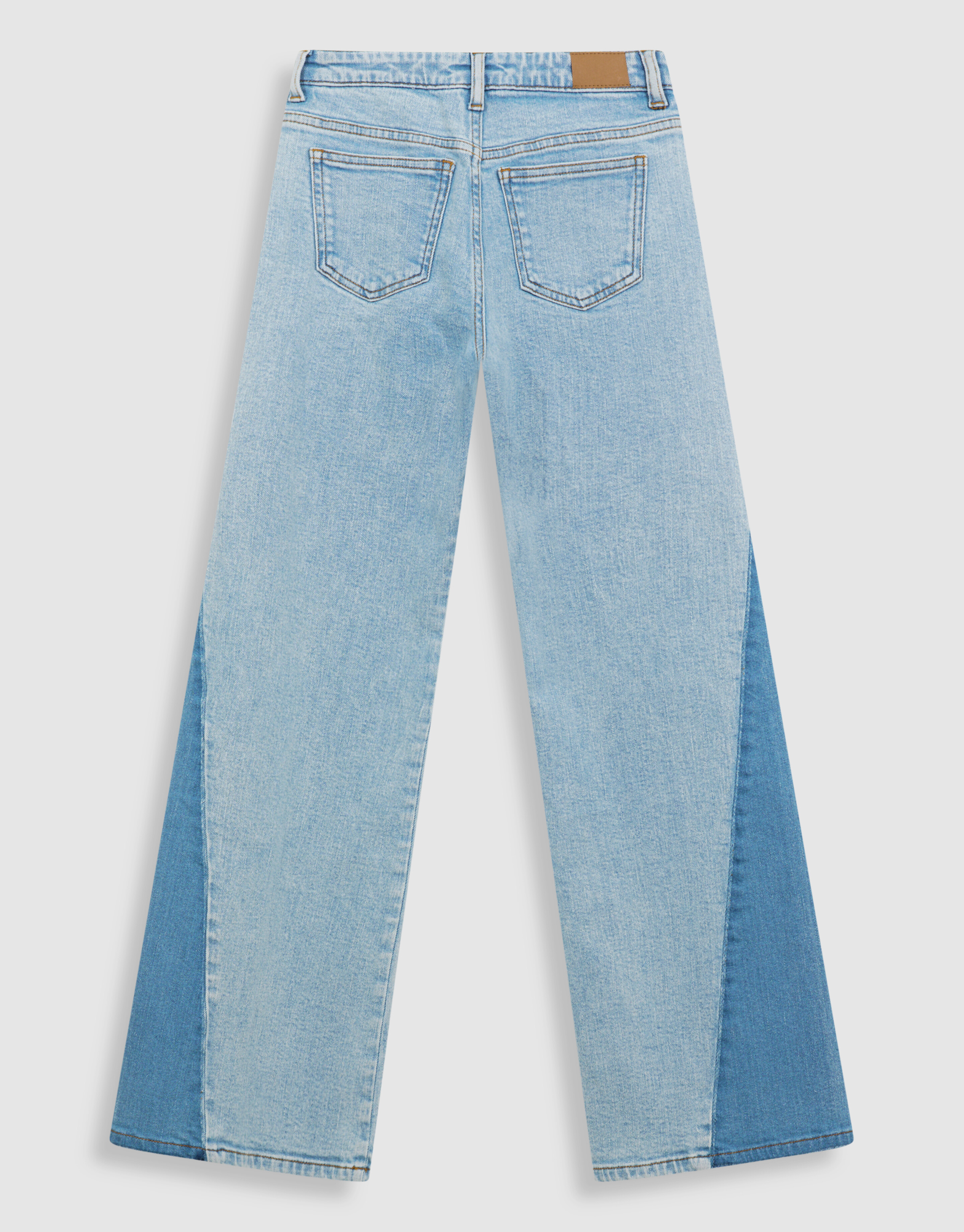 Zweifarbige, ausgestellte Jeans, gebleicht SHOEBY GIRLS