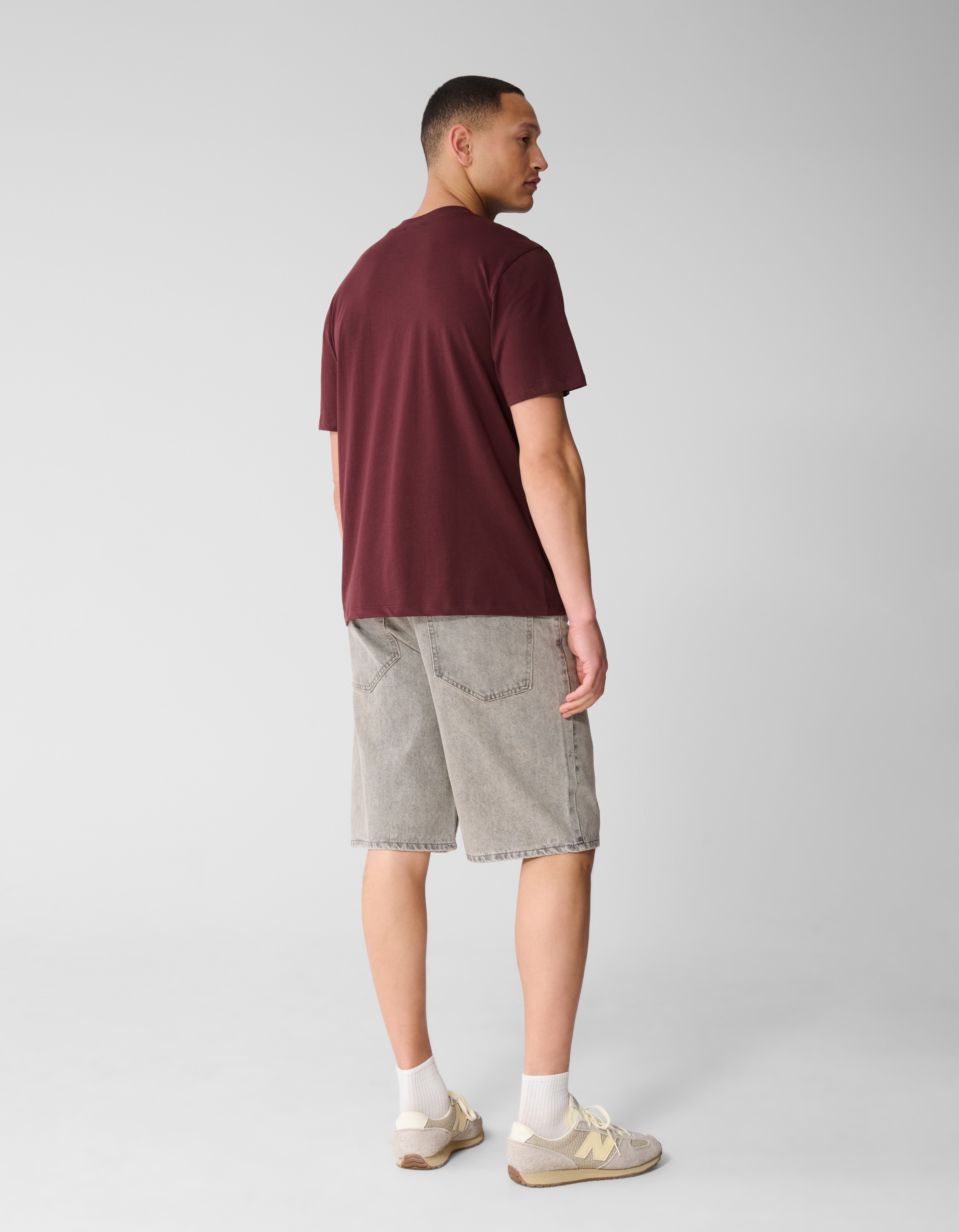 Gradient Logo Artwork T-Shirt Dunkelrot SHOEBY MEN