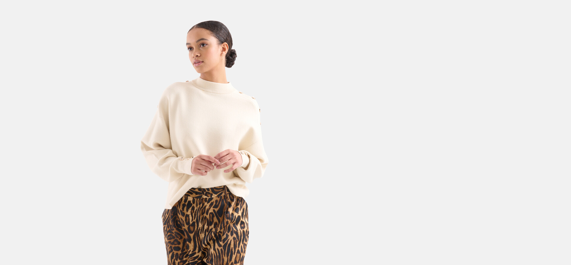 Fancy Button Pullover SHOEBY WOMEN