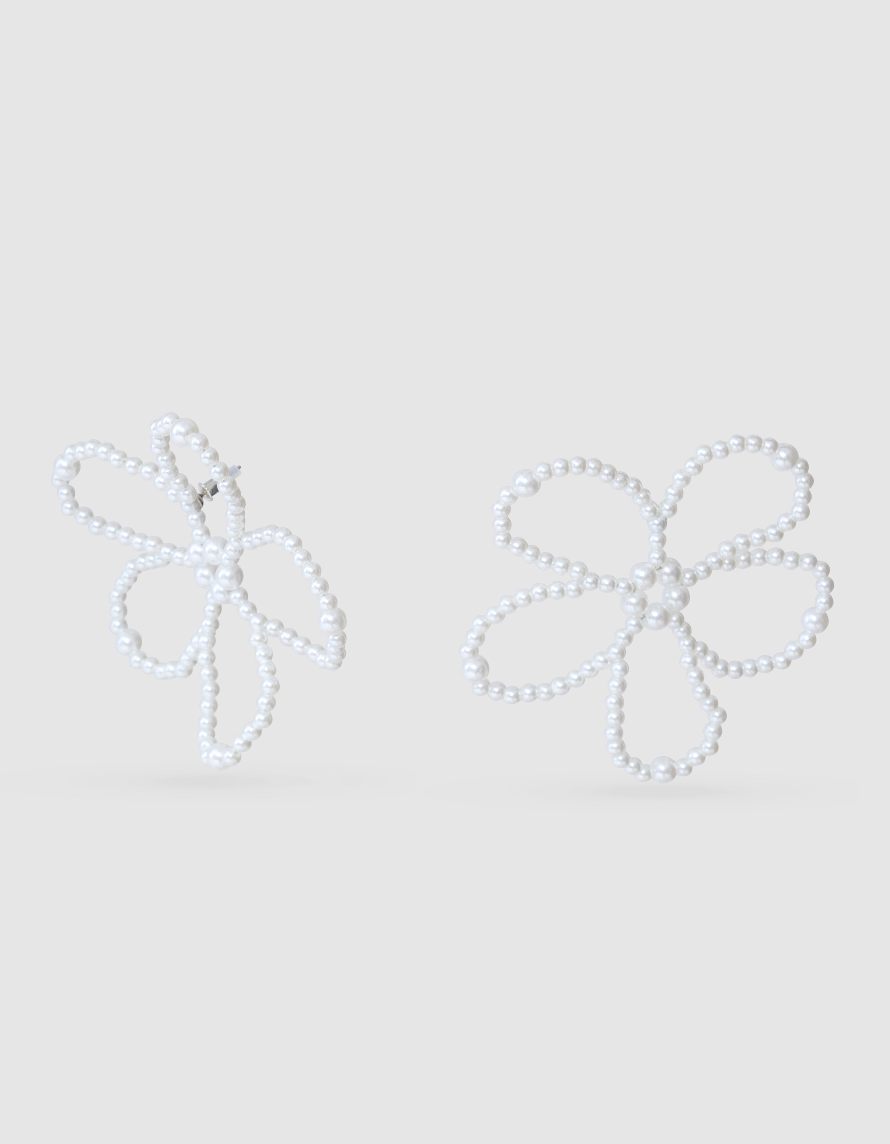 Große Blumen Ohrringe Gebrochen Weiß SHOEBY ACCESSOIRES