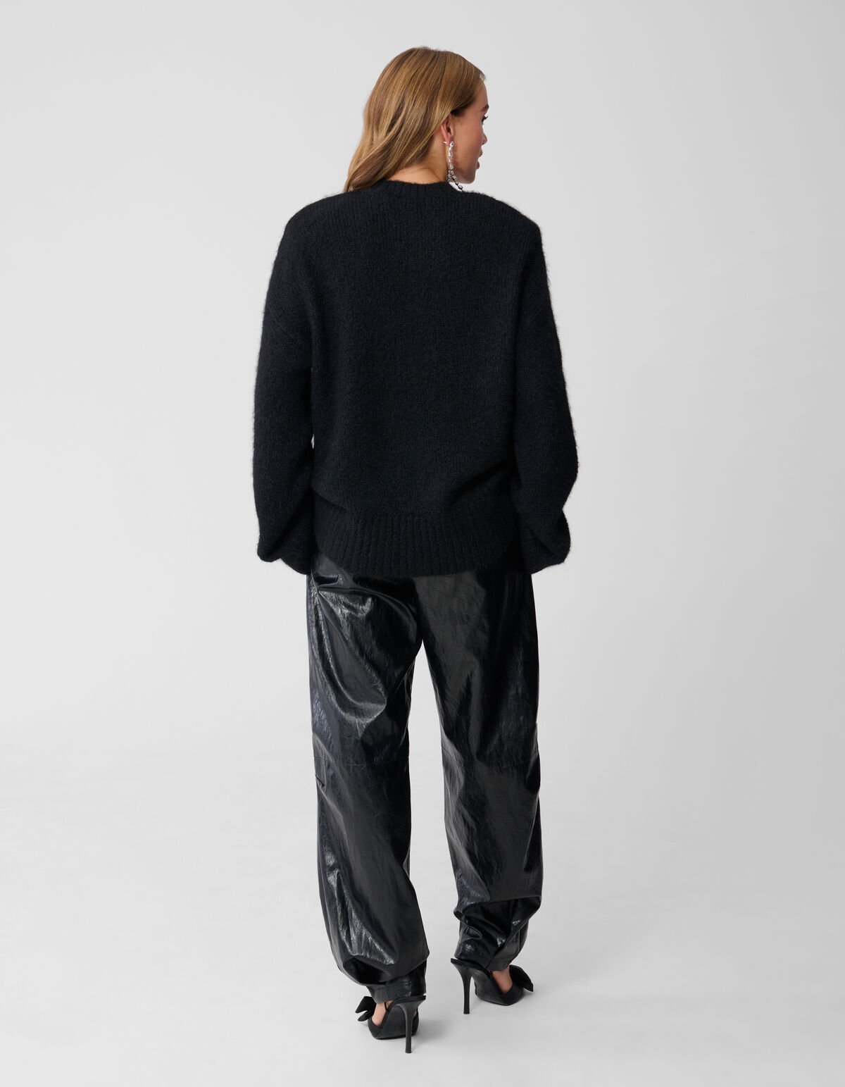 Flauschiger Oversized Pullover Schwarz von Monica SHOEBY WOMEN