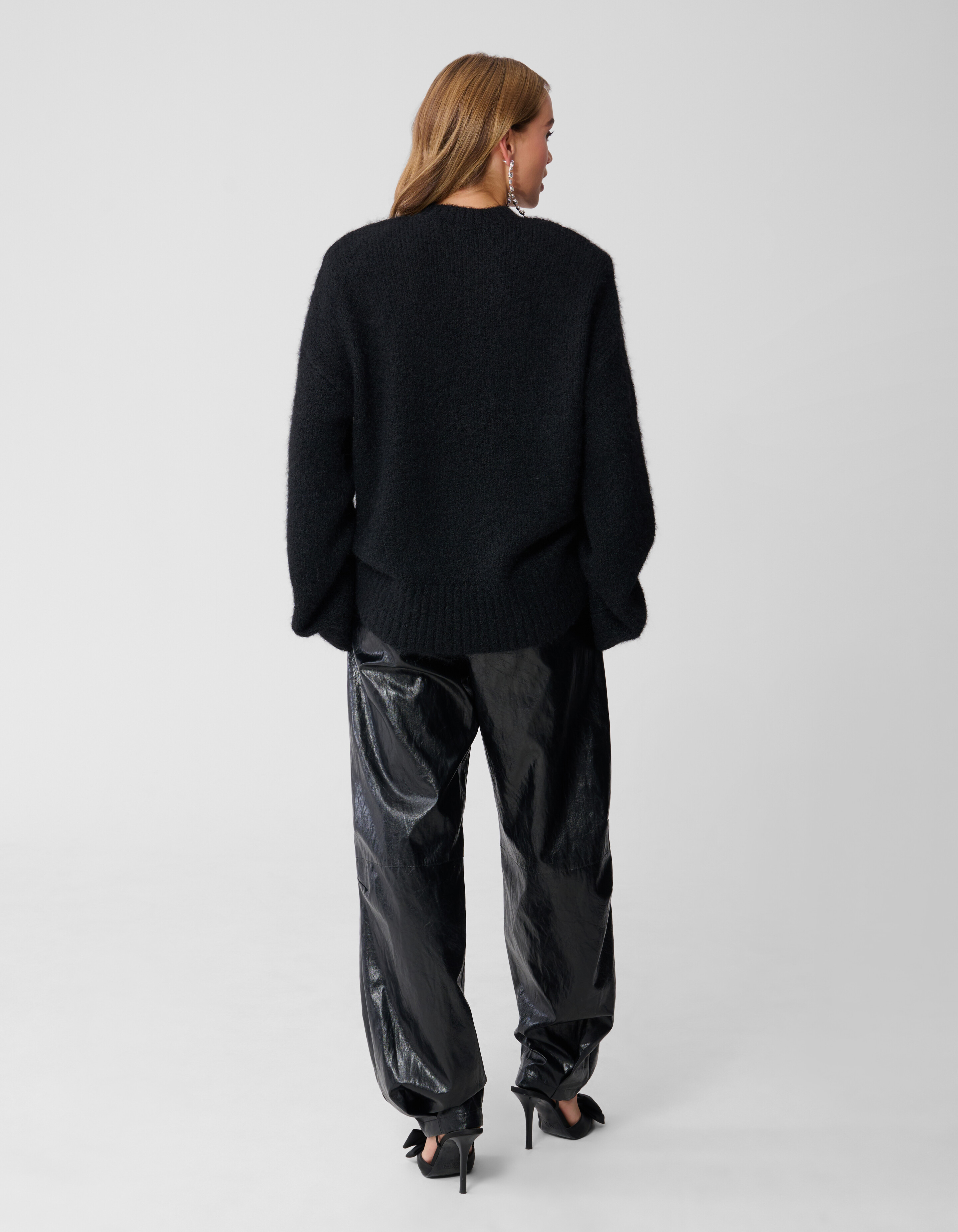 Flauschiger Oversized Pullover Schwarz von Monica SHOEBY WOMEN