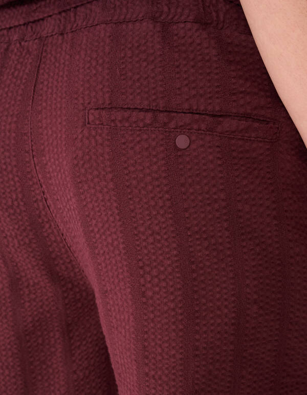 Seersucker-Streifen-Short Dunkelrot SHOEBY MEN