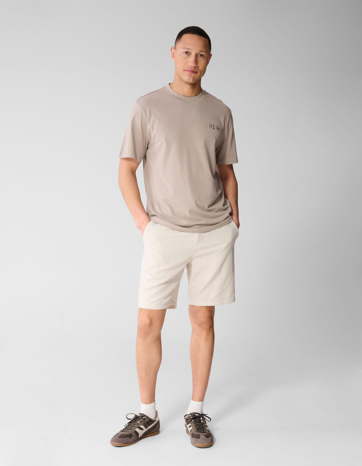 Gradient-Logo-Kunst T-Shirt Hellbraun SHOEBY MEN