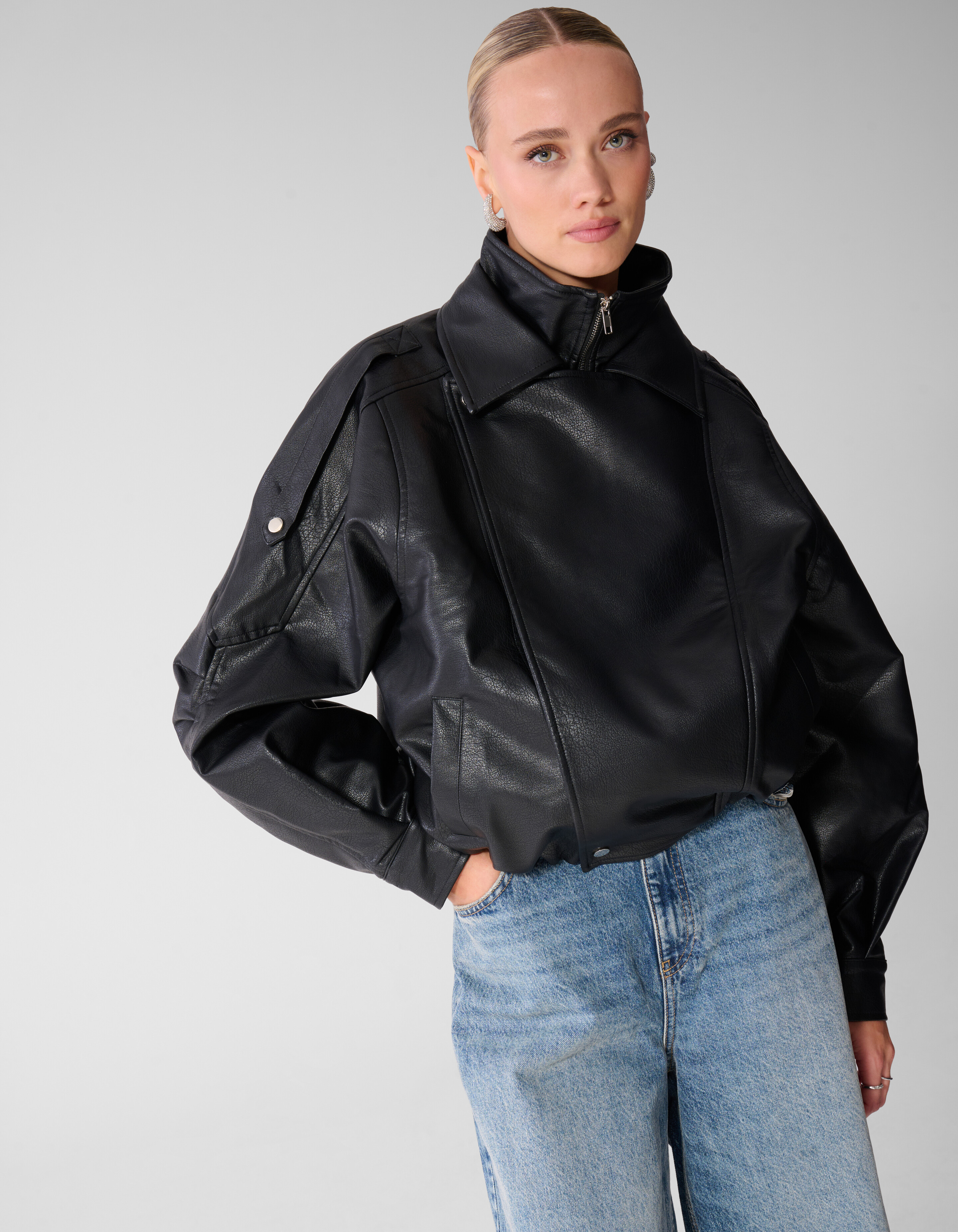 Faux Leather Funnel Neck Jacke Schwarz SHOEBY WOMEN