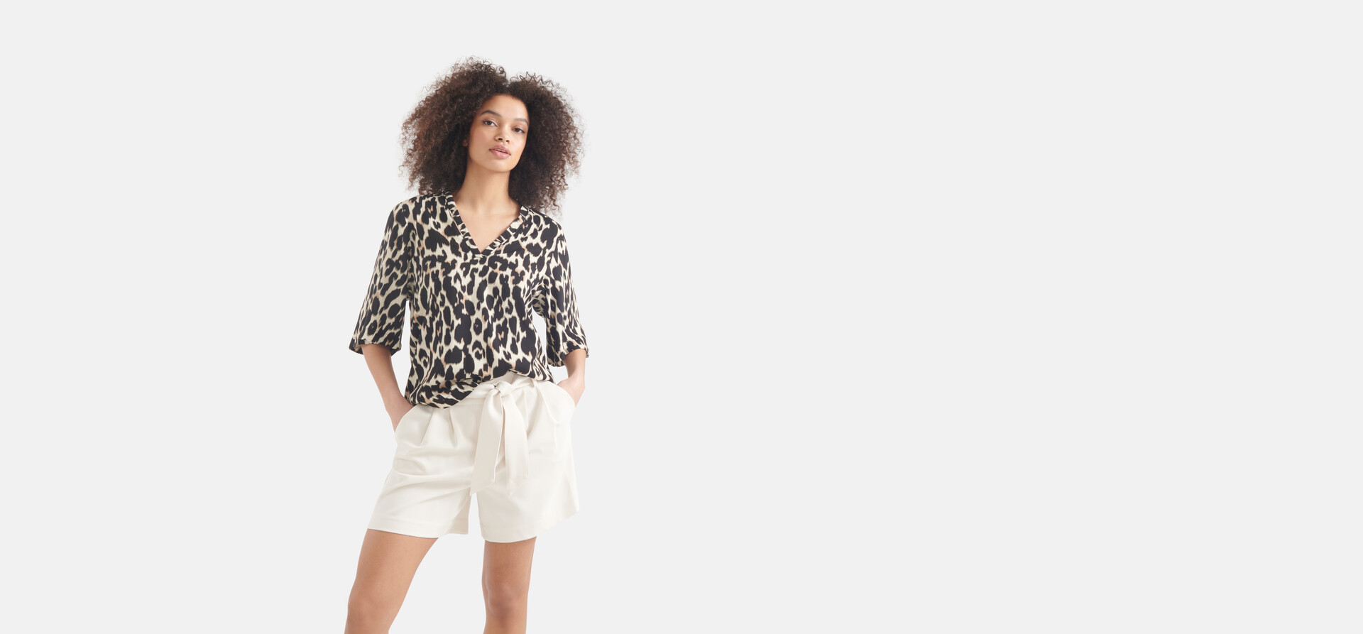 Top mit Leopardenmuster und V-Ausschnitt Braun SHOEBY WOMEN