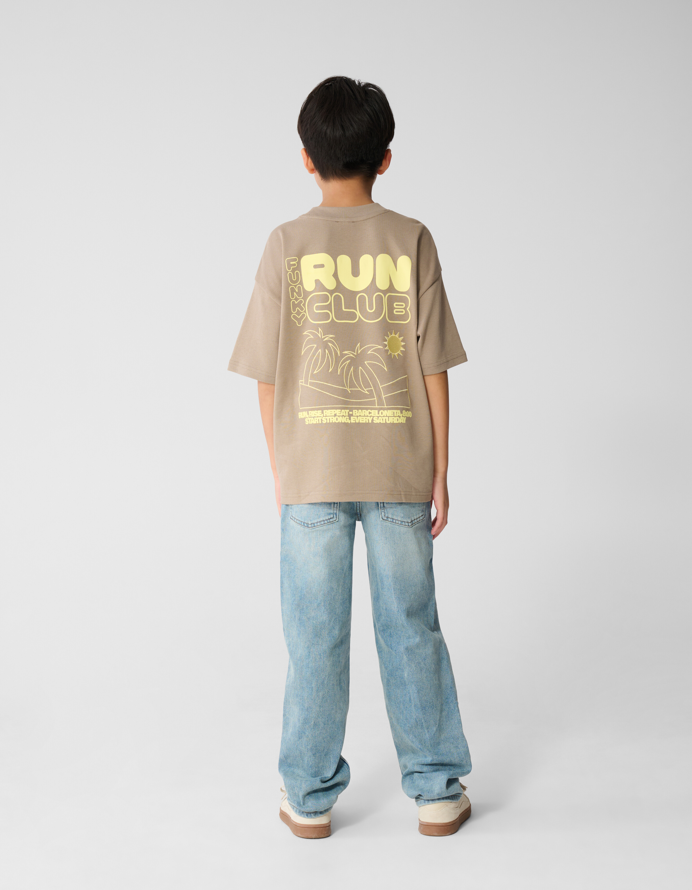 Run Club Artwork T-Shirt Taupe SHOEBY BOYS