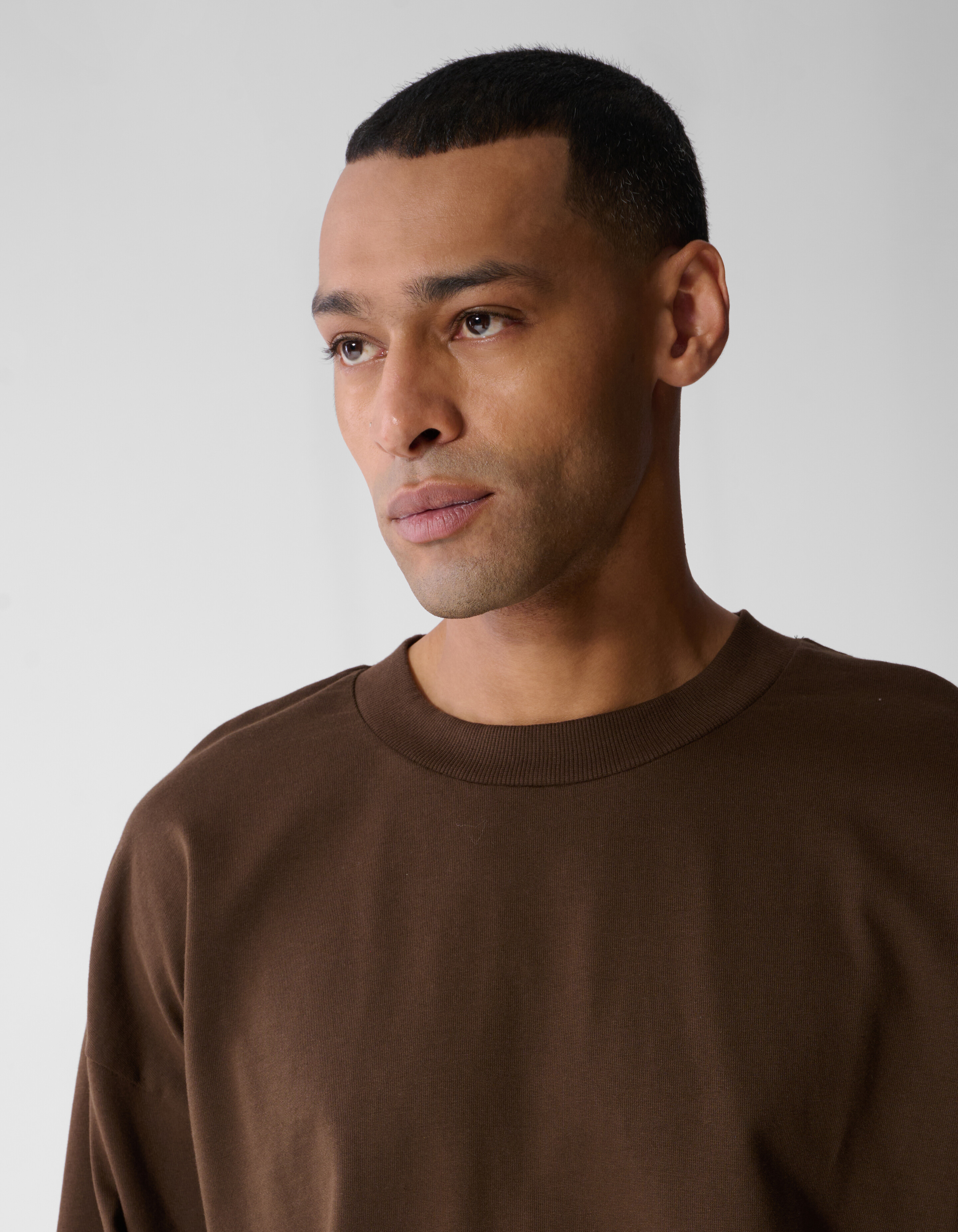 Basic Relaxed Fit Langarmshirt Braun SHOEBY MEN
