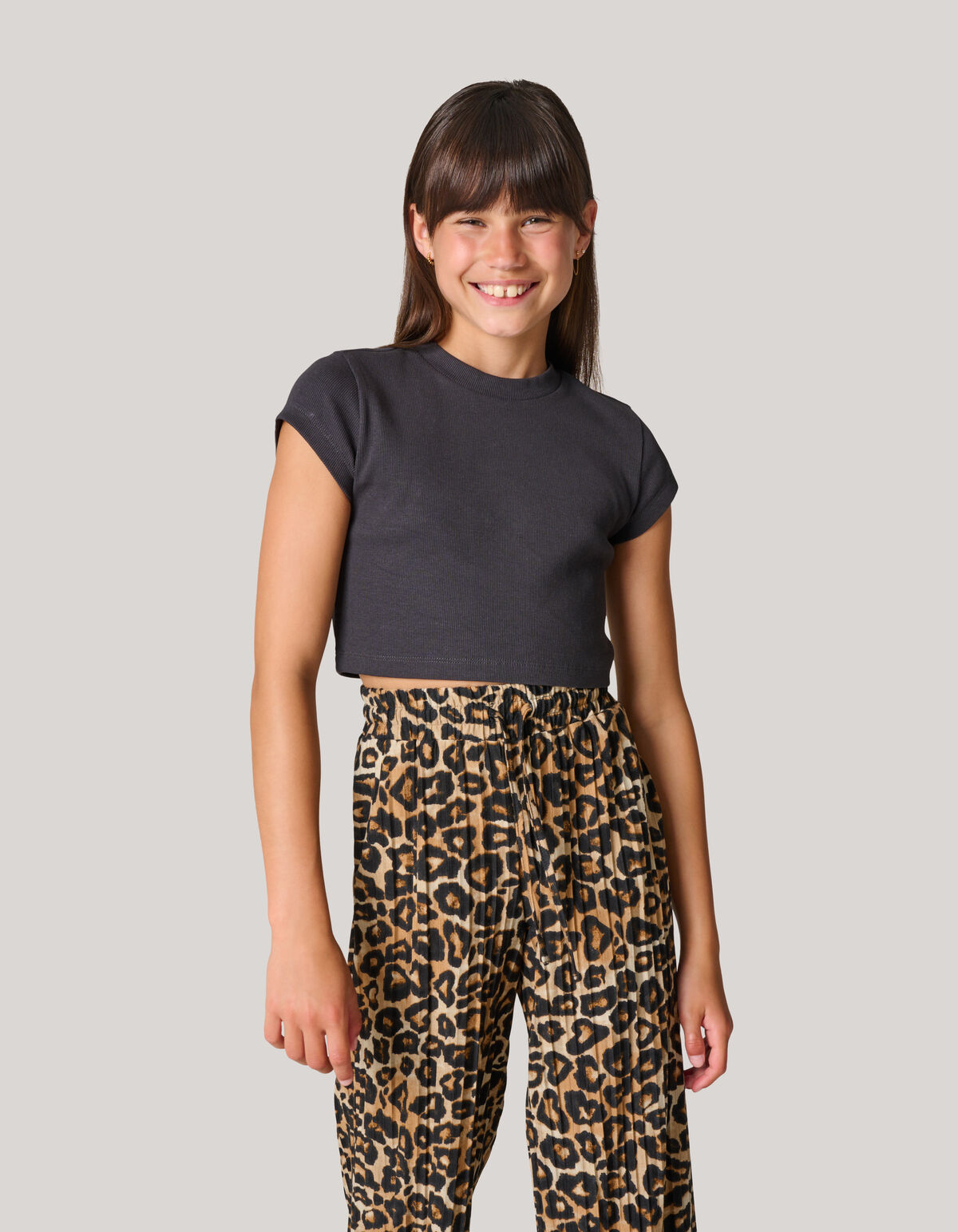 Geripptes Crop Top Dunkelgrau SHOEBY GIRLS