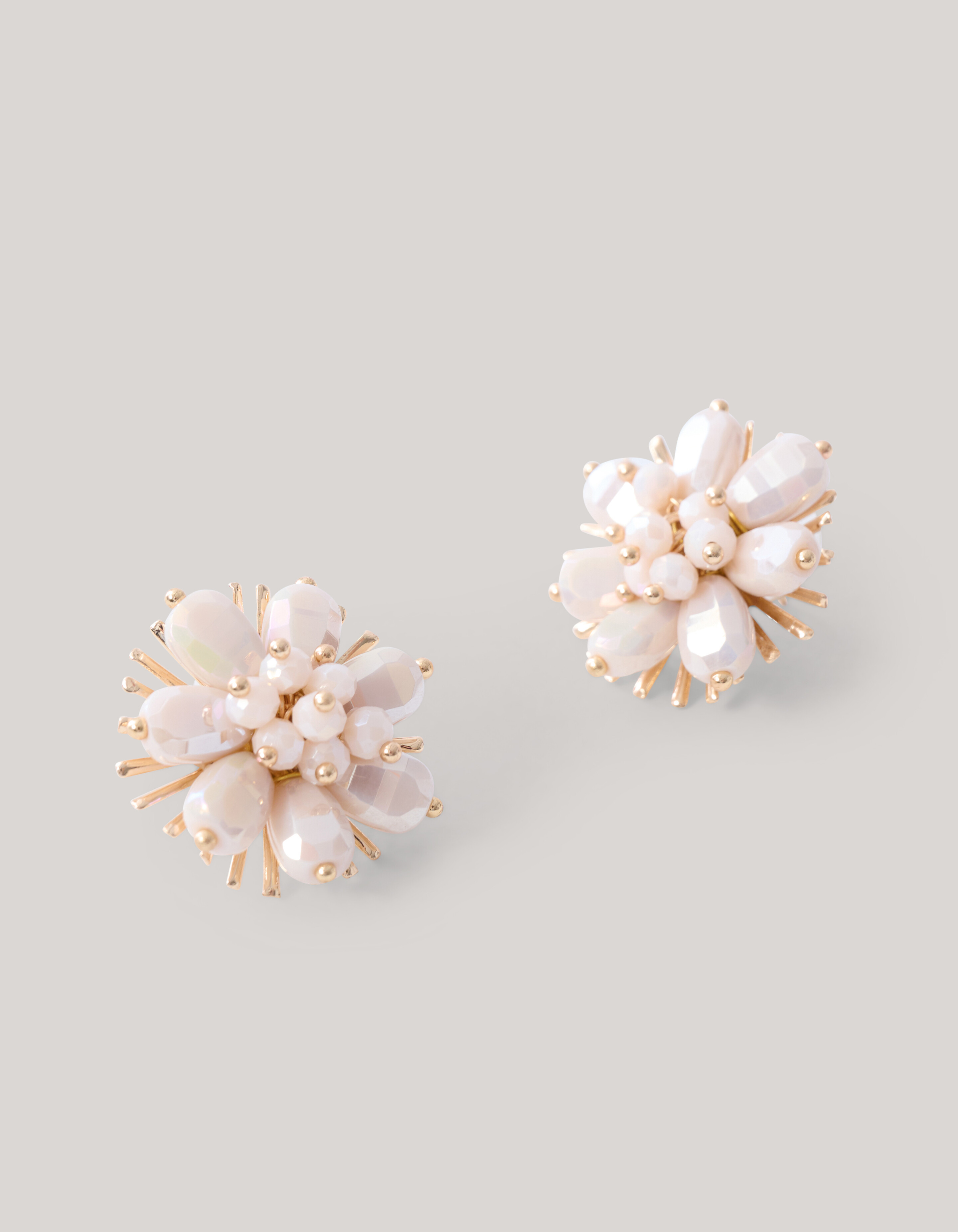 Perlenblumen-Ohrringe Off White SHOEBY ACCESSOIRES