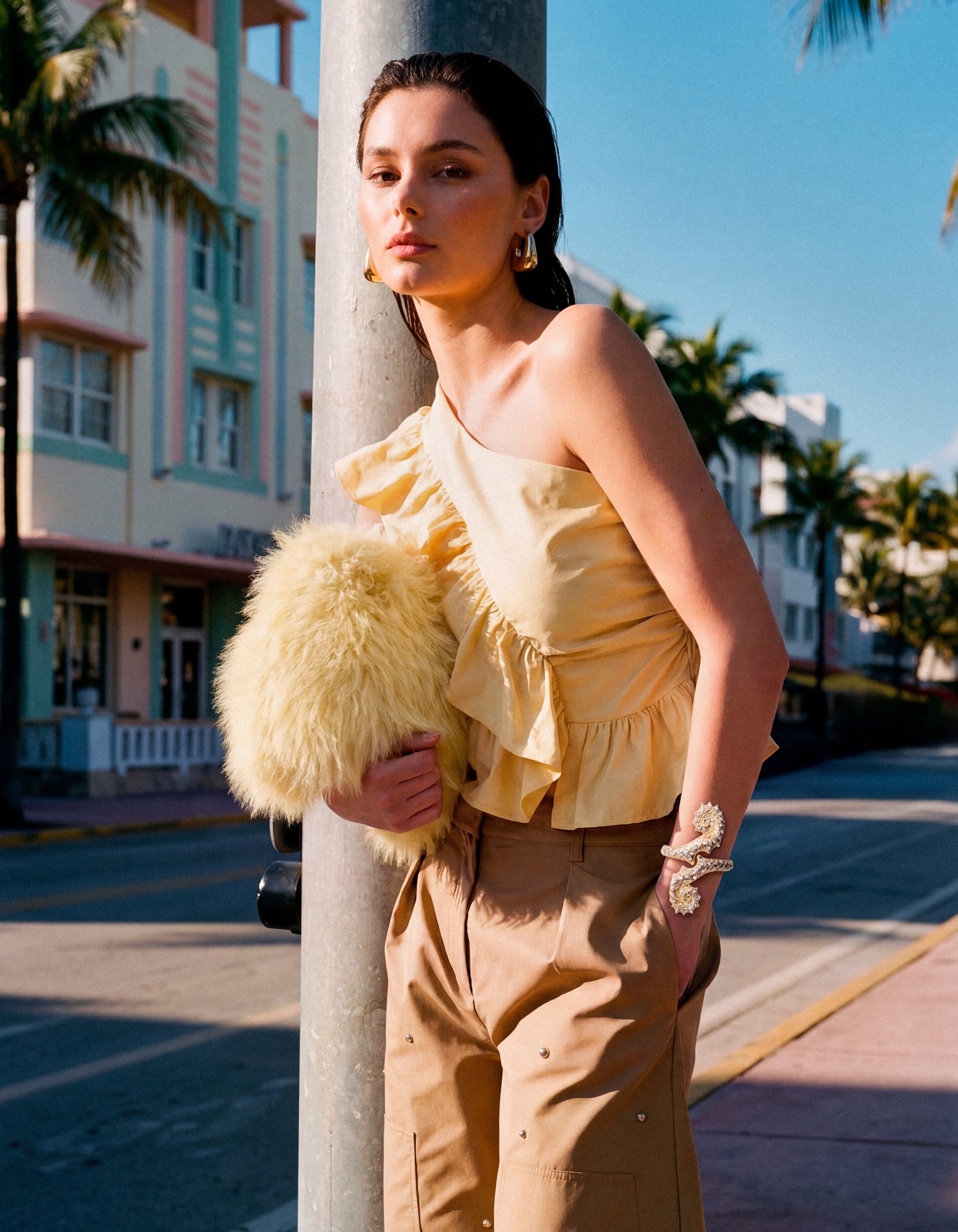 Strass-Muschel-Armband in Gold SHOEBY ACCESSOIRES