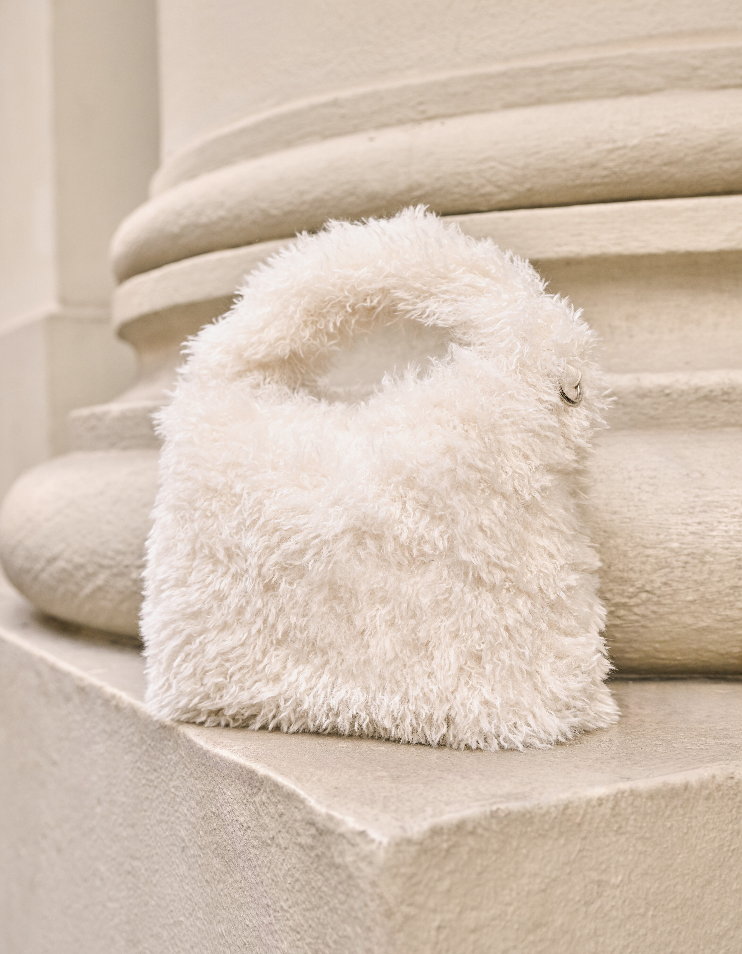 Fluffy Fur Tasche Gebrochenes Weiß SHOEBY ACCESSOIRES