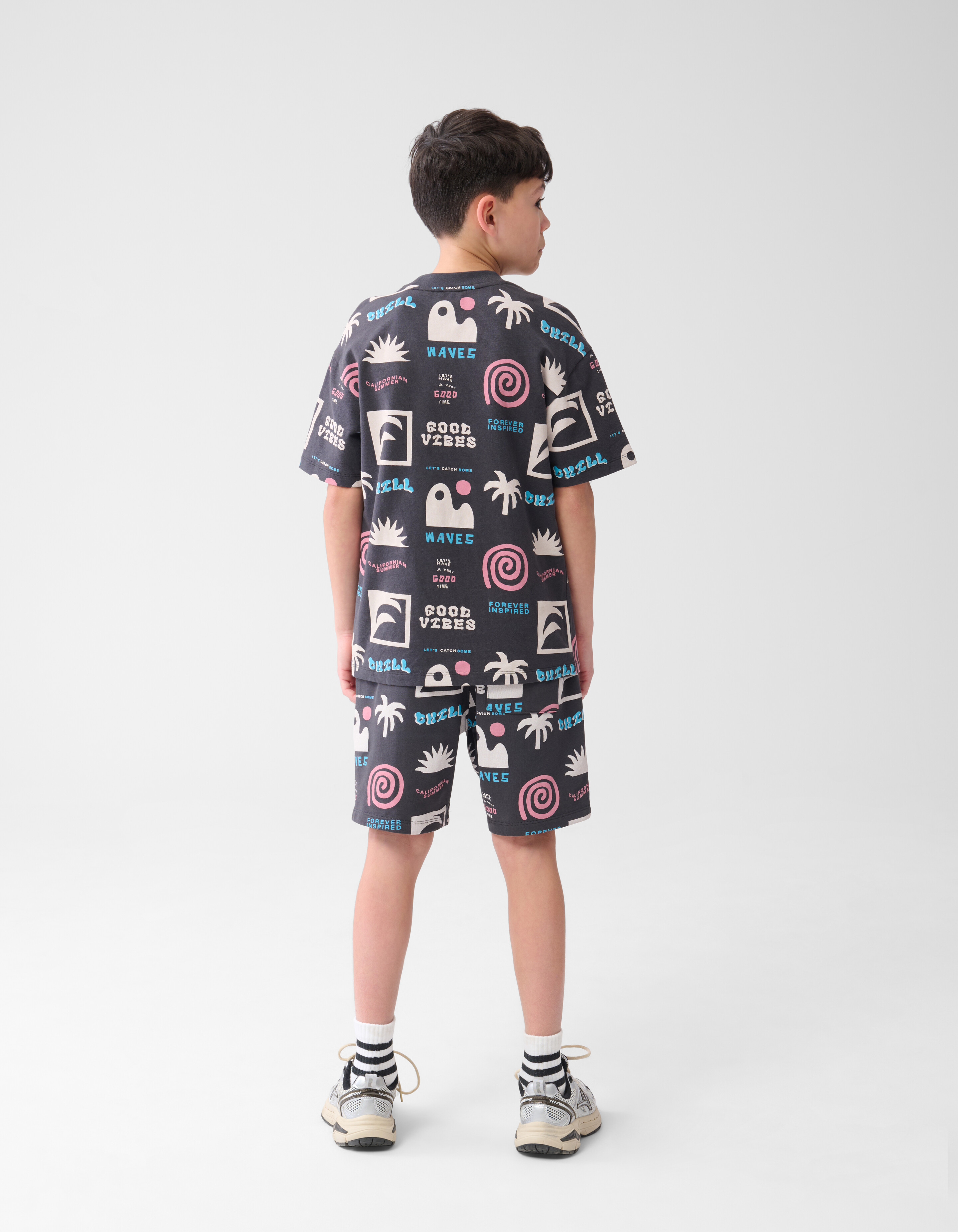 34 / 5.000Sommer Artwork T-Shirt Dunkelgrau SHOEBY BOYS