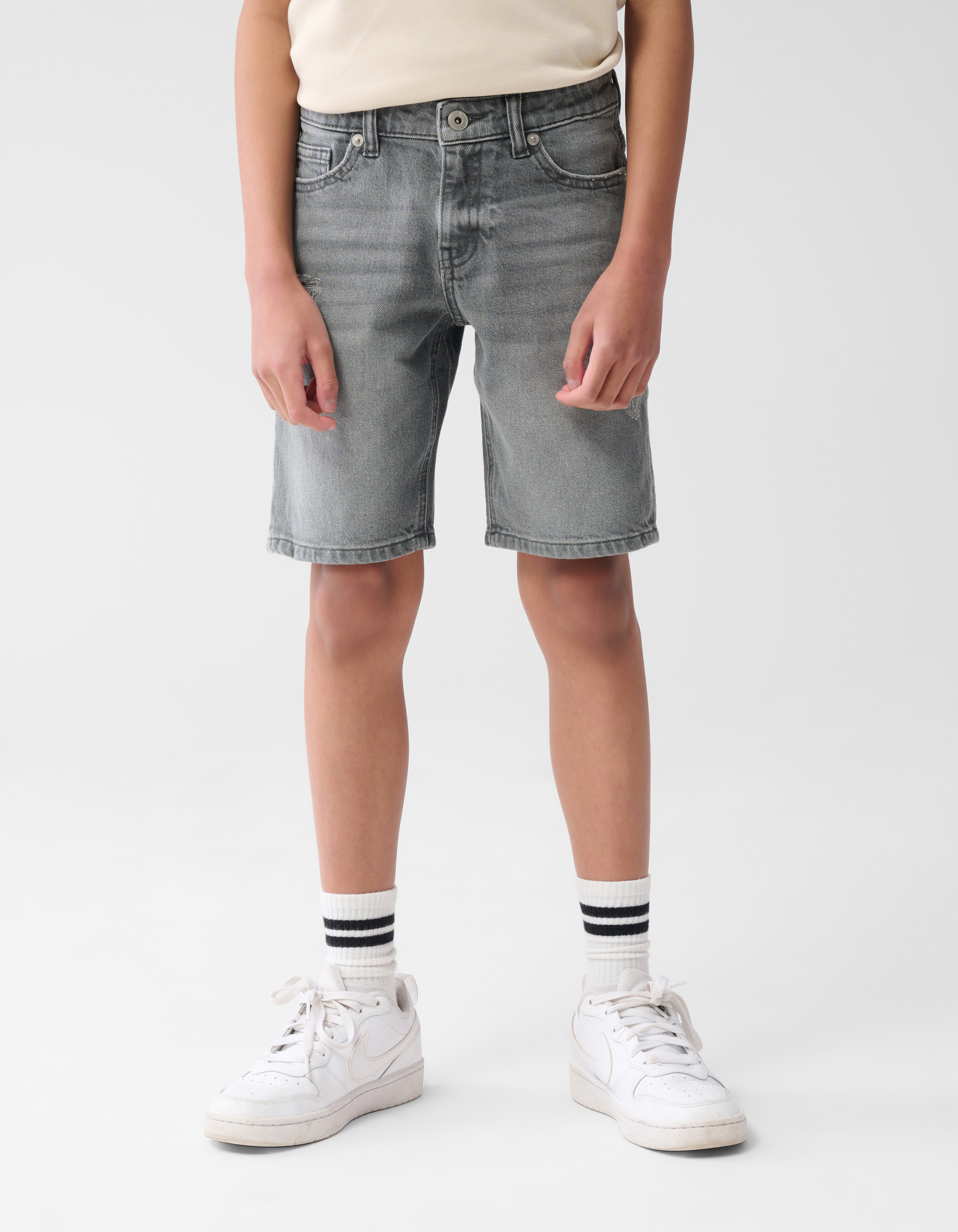 Straight Fit Jeansshorts Grau SHOEBY BOYS