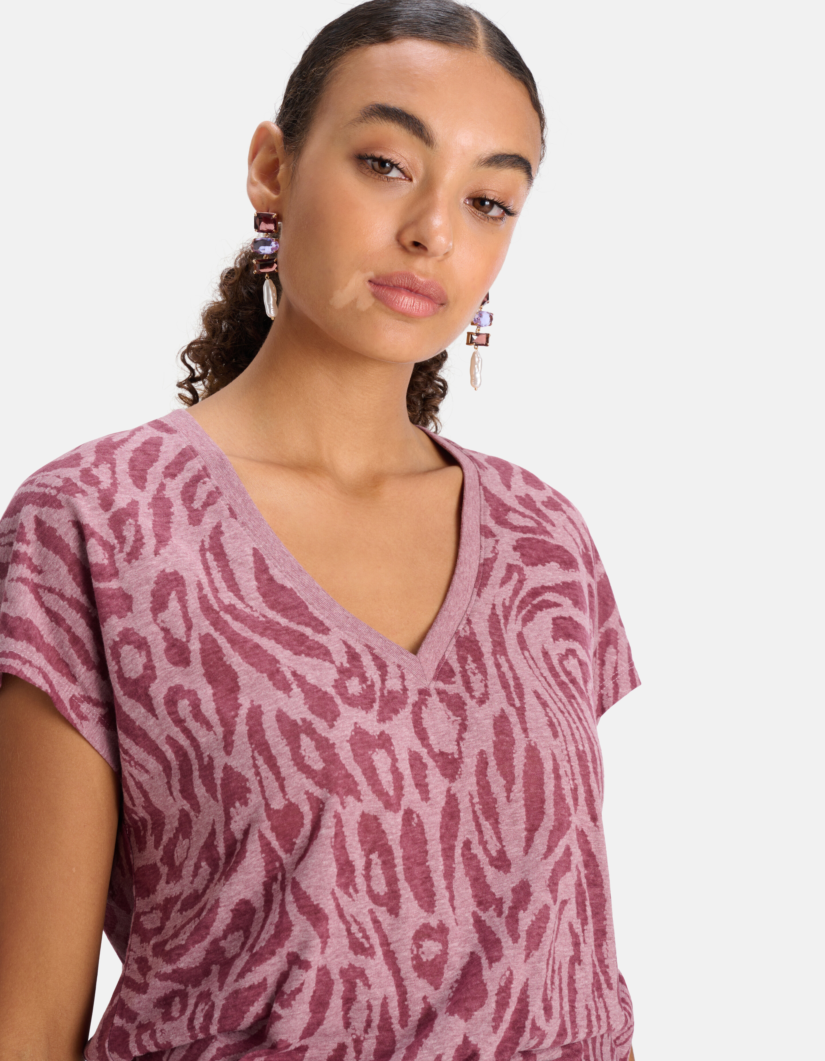 Leopardenmuster-T-Shirt mit V-Ausschnitt Lila SHOEBY WOMEN
