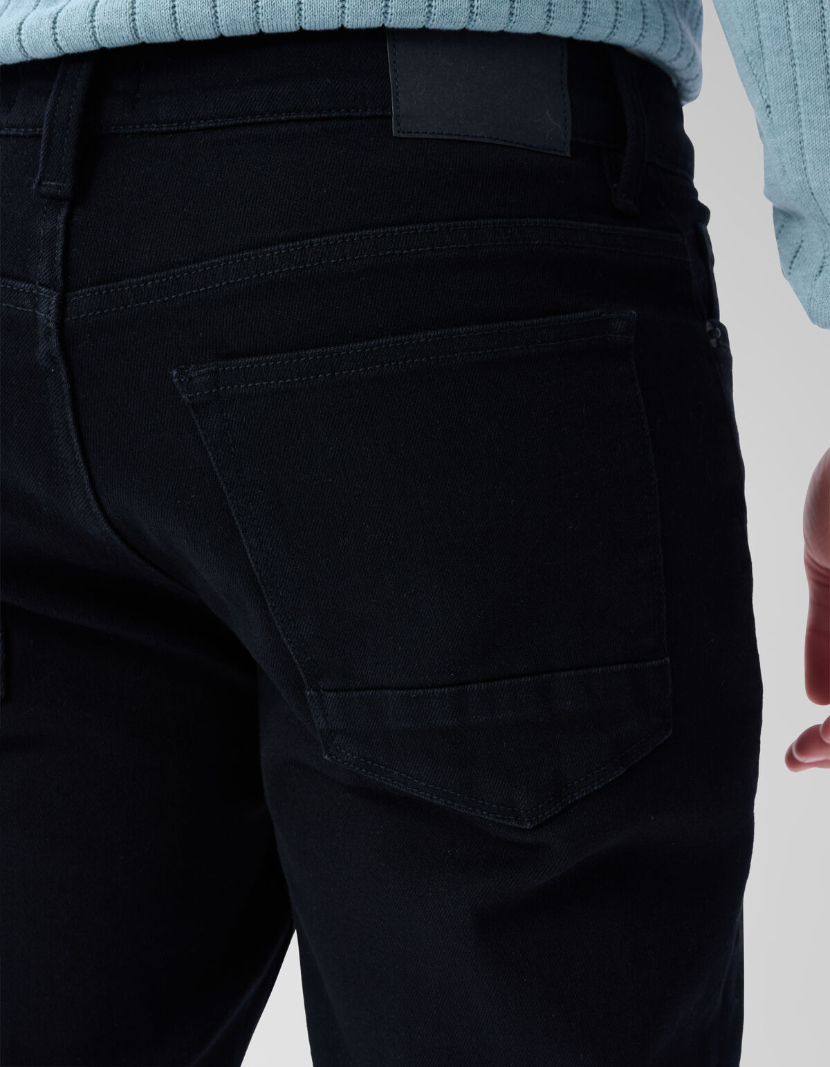 Straight Fit Hose Schwarz SHOEBY MEN