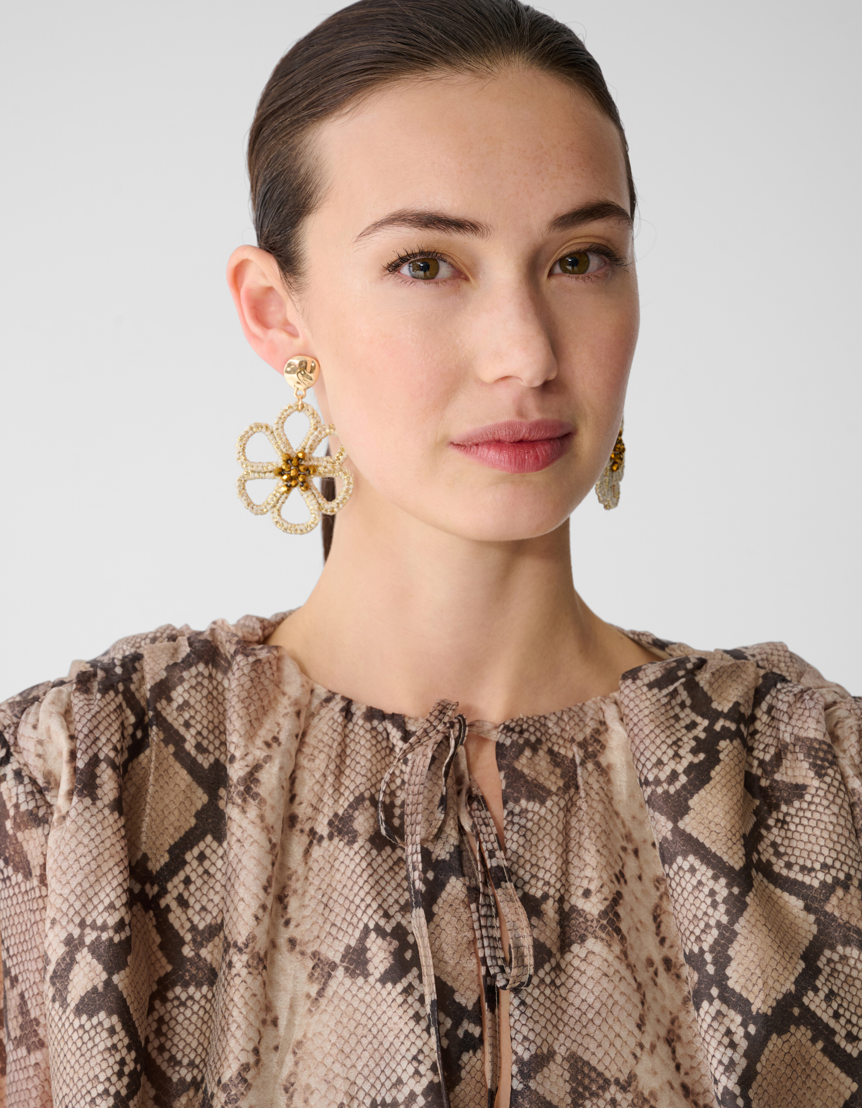 Kleine Blumenohrringe Gebrochenes Wei&szlig; SHOEBY ACCESSOIRES