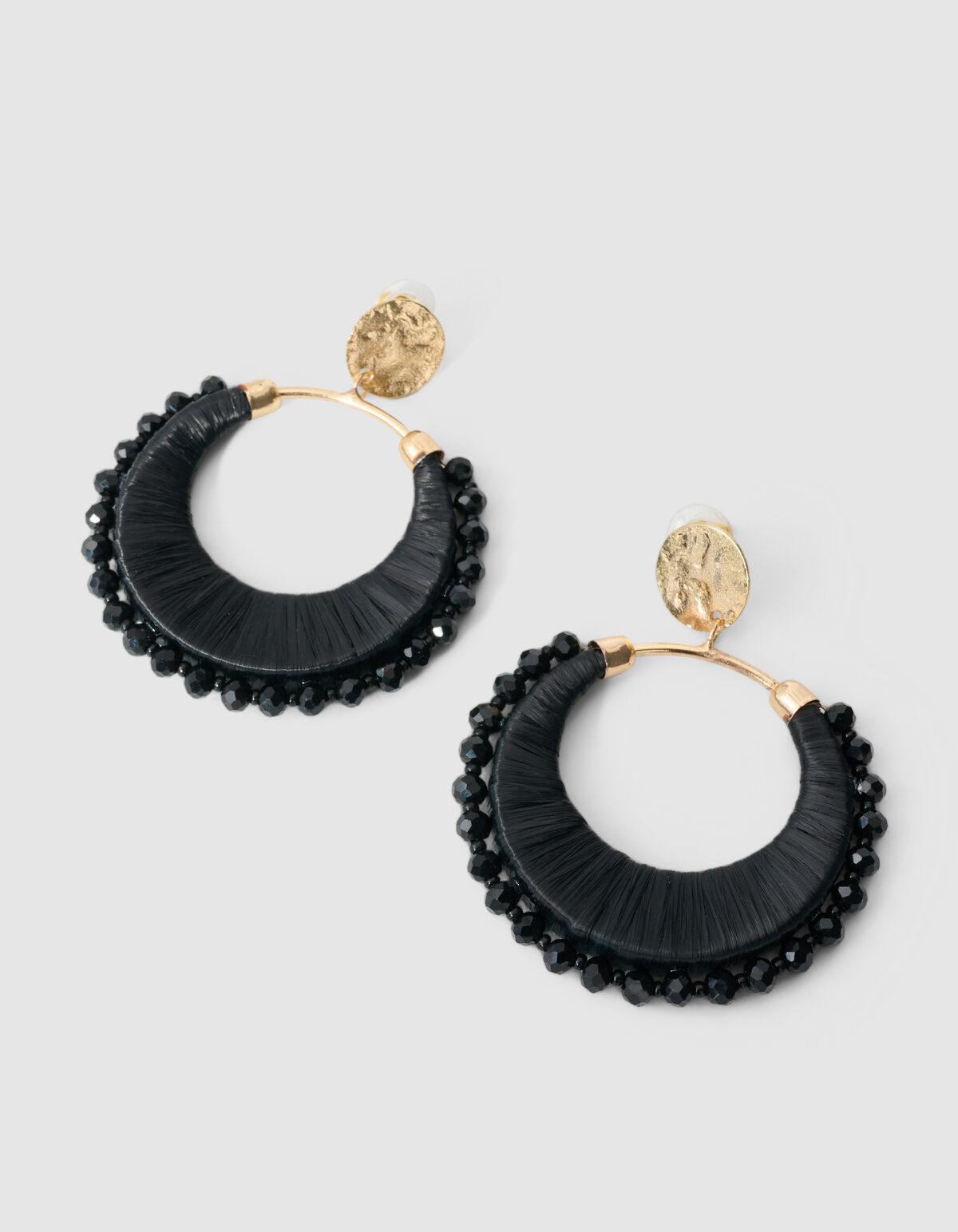 Perlenbesetzte Raffia-Ohrringe Schwarz SHOEBY ACCESSOIRES