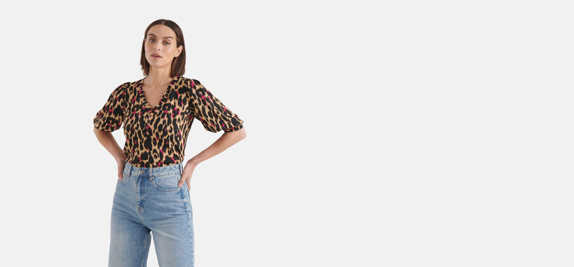 Rib Top mit V-Ausschnitt und Leopardenmuster Braun SHOEBY WOMEN