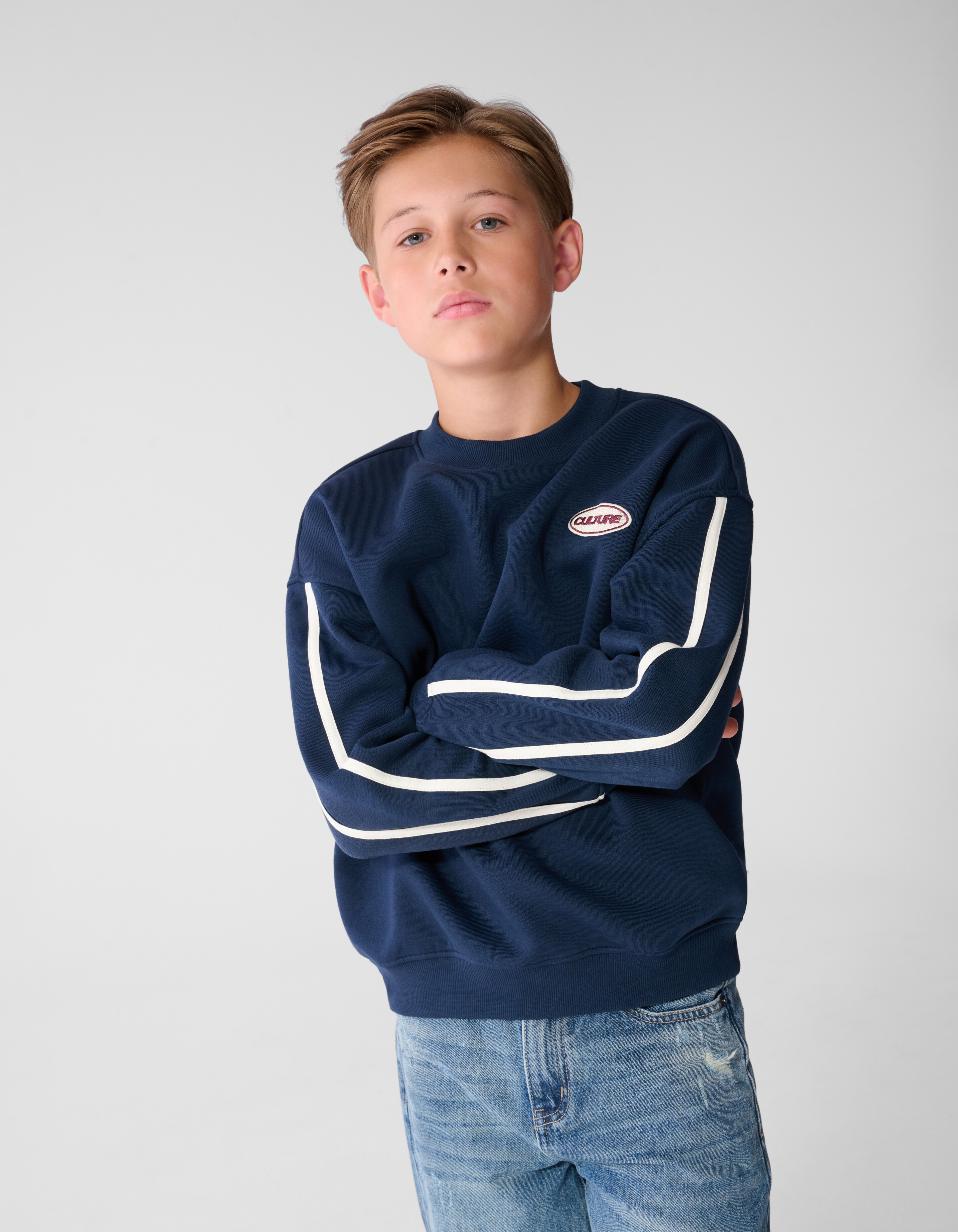 Gestreifter Pullover mit Stickerei Dunkelblau SHOEBY BOYS