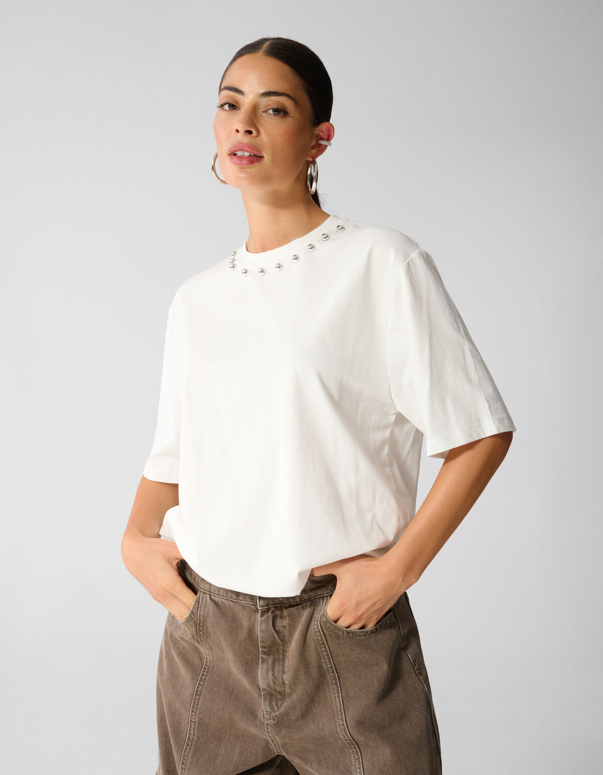 T-Shirt mit Nieten am Kragen Gebrochenes Wei&szlig; SHOEBY WOMEN