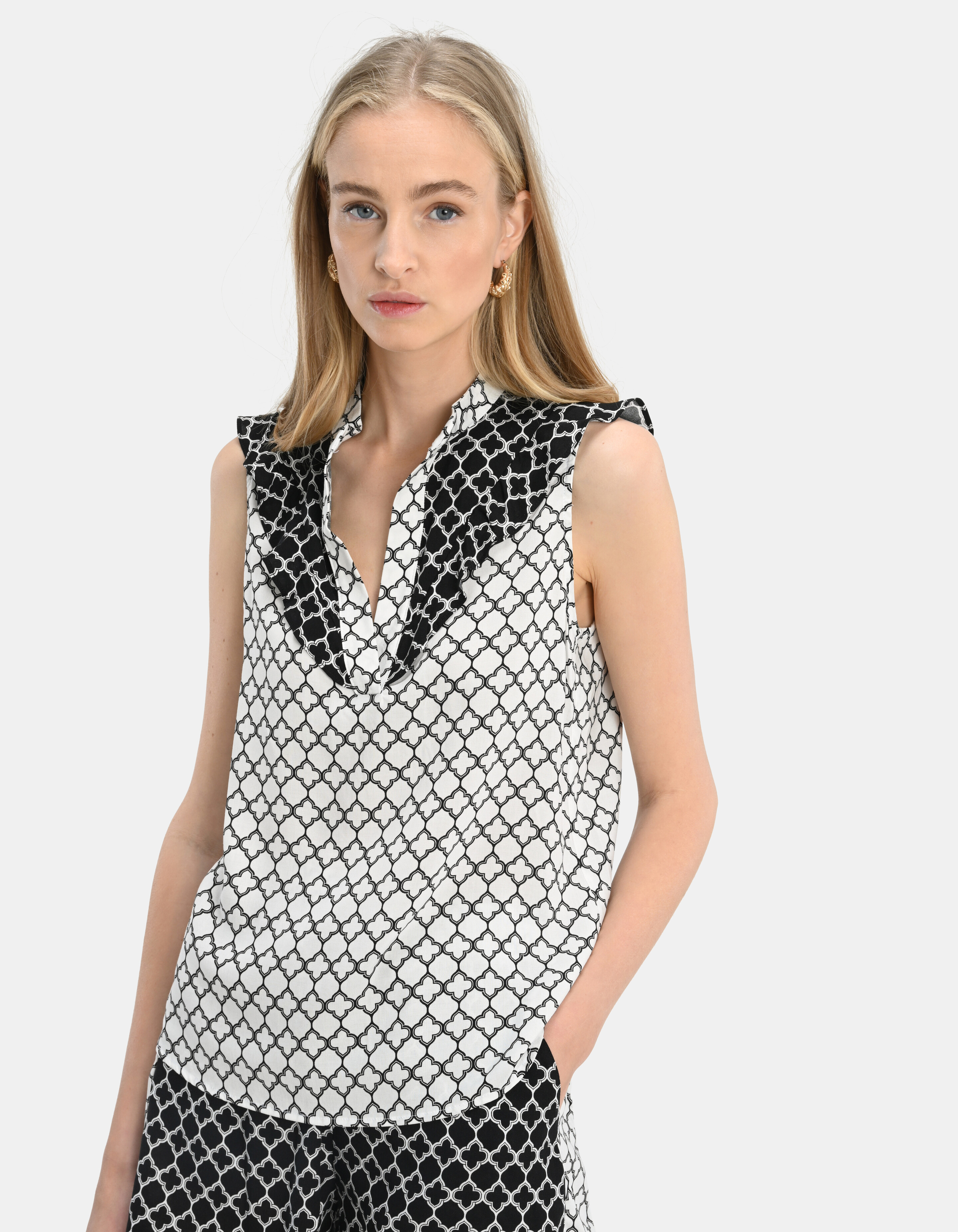 Ärmellose Bluse mit grafischem Druck Schwarz/Weiß SHOEBY WOMEN