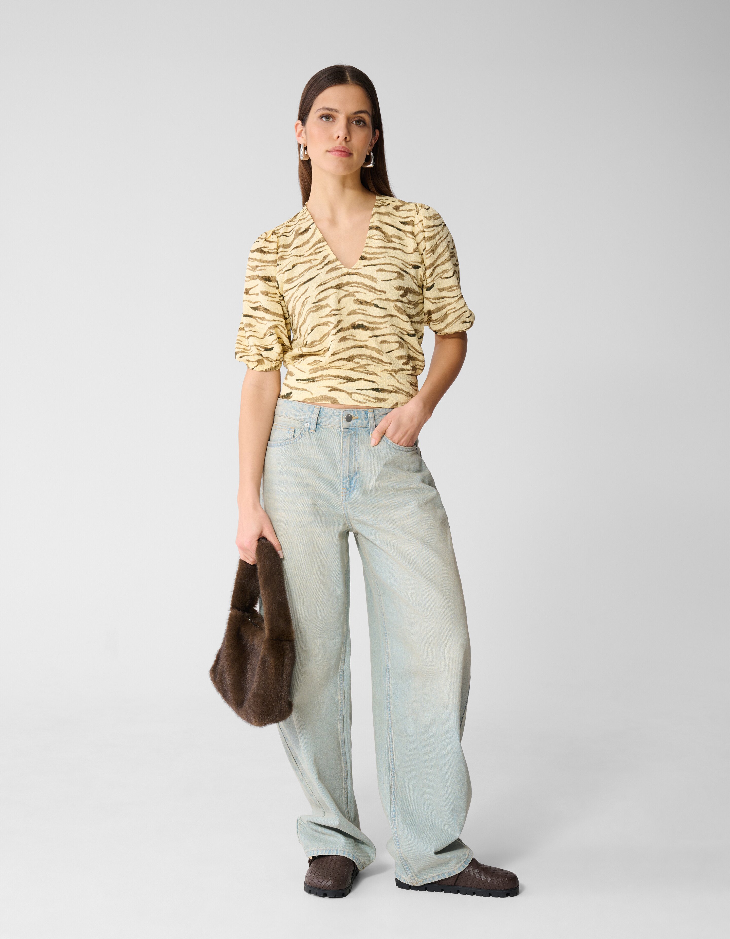 Crinkle Tiger V-Ausschnitt Top Hellgelb SHOEBY WOMEN